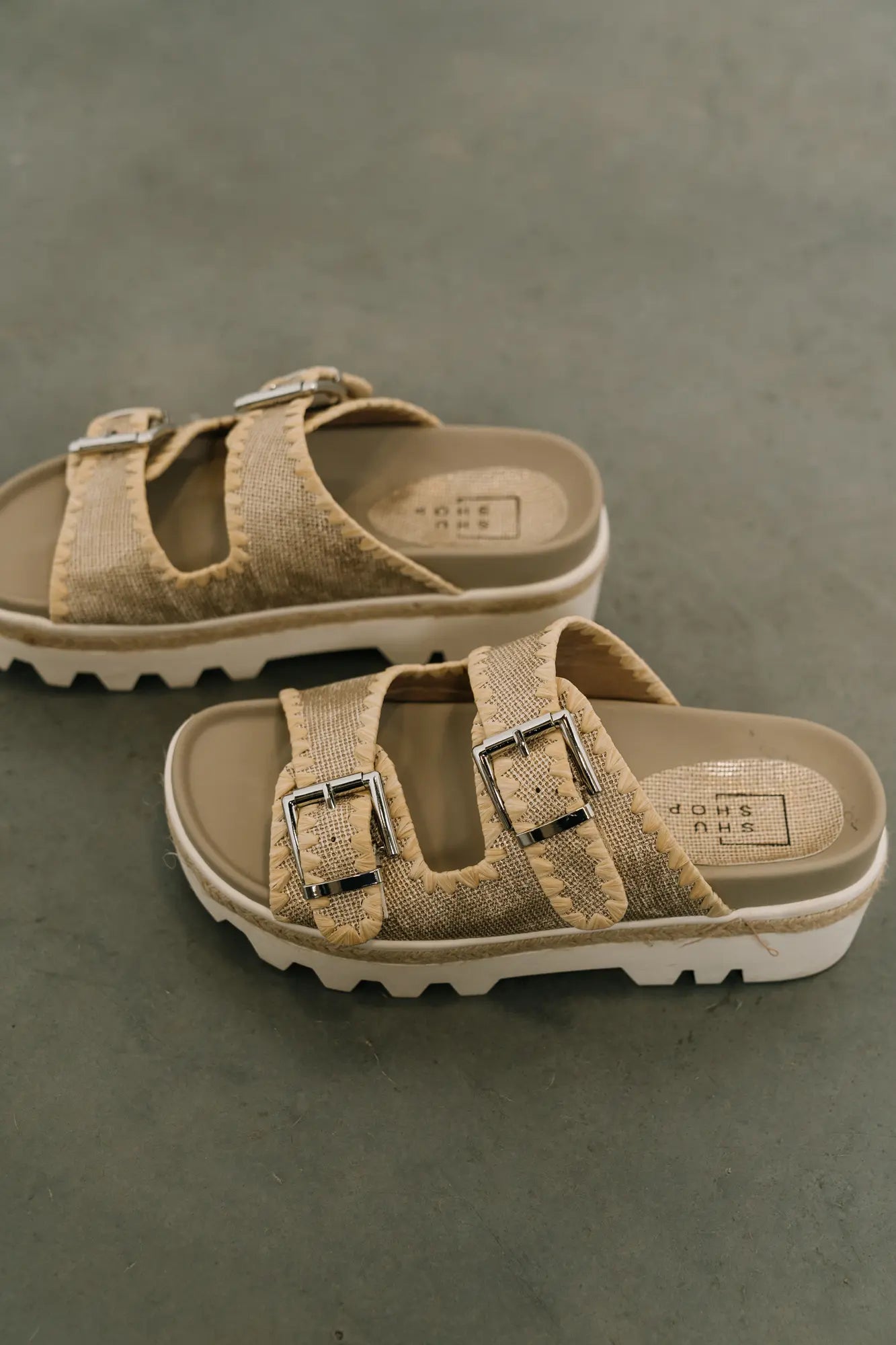 {product_title} - {shop_name}