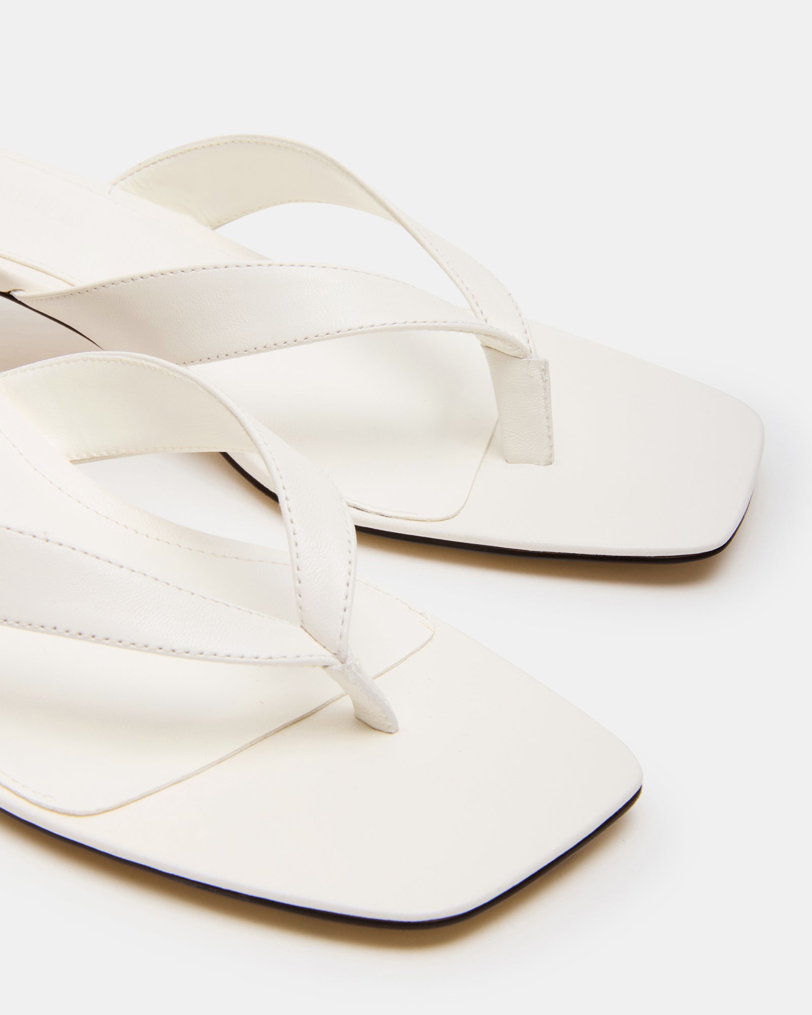 TRACIE WHITE LEATHER、mySite、gtrtttuynbv