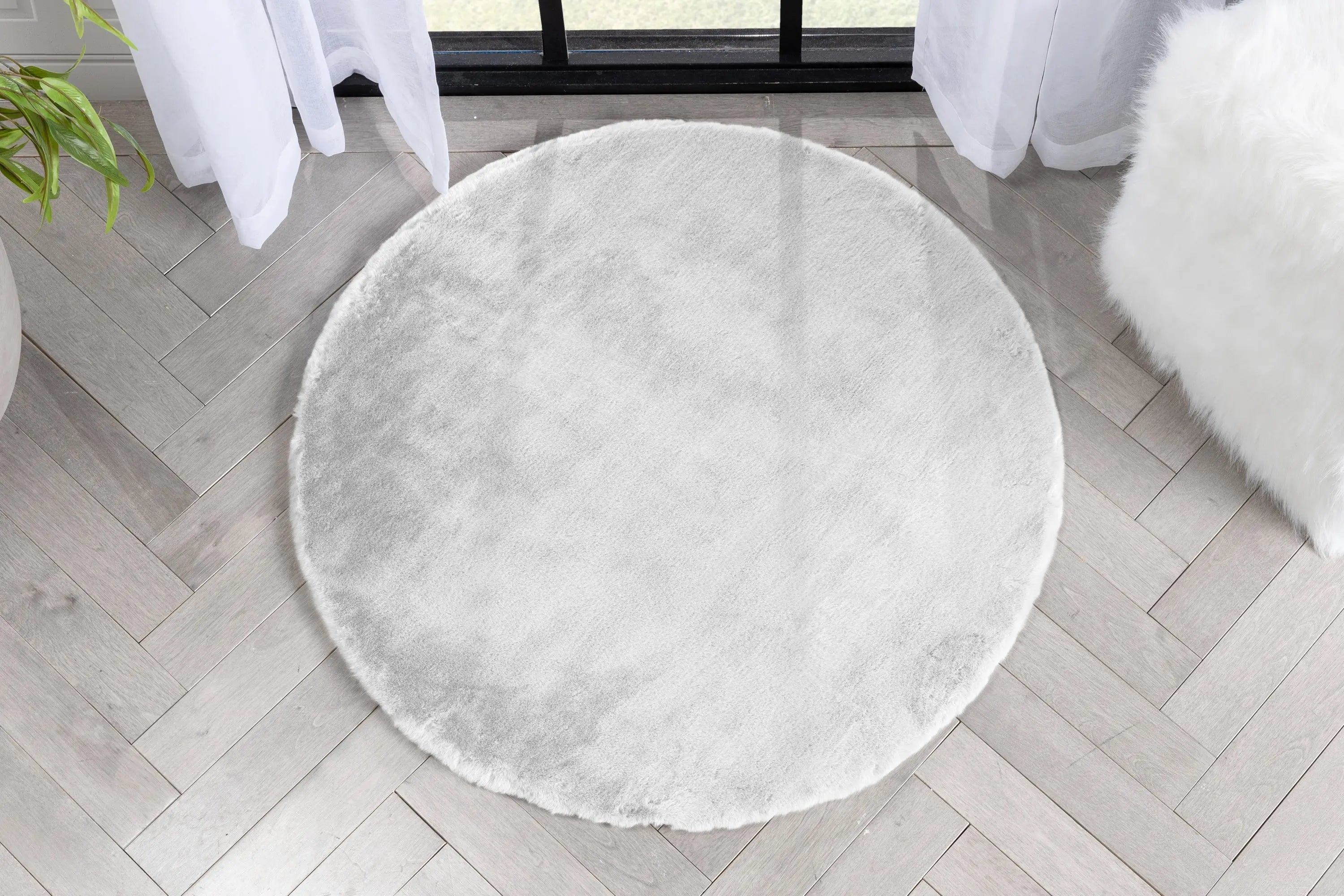 Crest Modern Glam Faux Fur Plush White Shag Rug、mySite、gigharbornorthrealestate