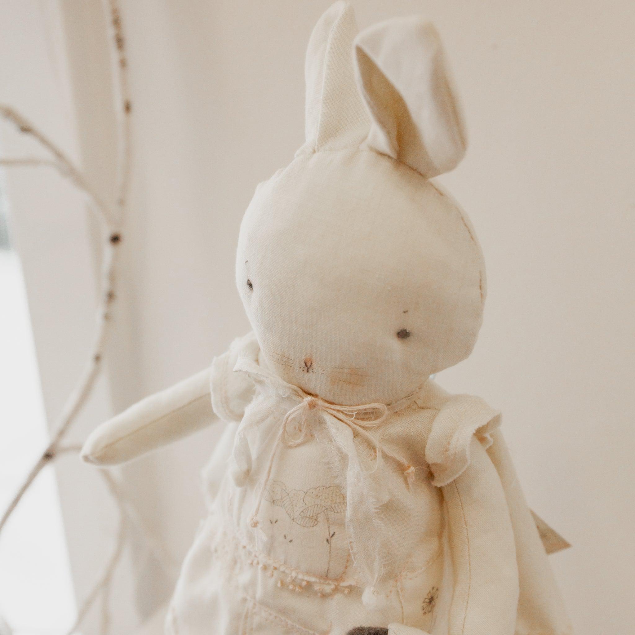 RETIRED - Hutch Studio - Sallie Annie 2 - One of a Kind Bunny、mySite、g9winljtr