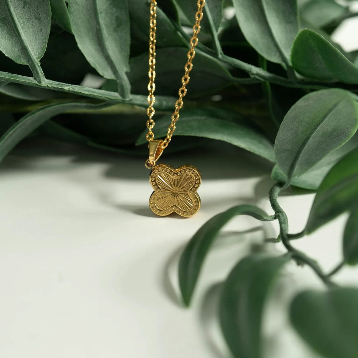 18K Gold PVD Stainless Steel Lucky Clover Charm Sunburst / PDL0270、mySite、dreamappss