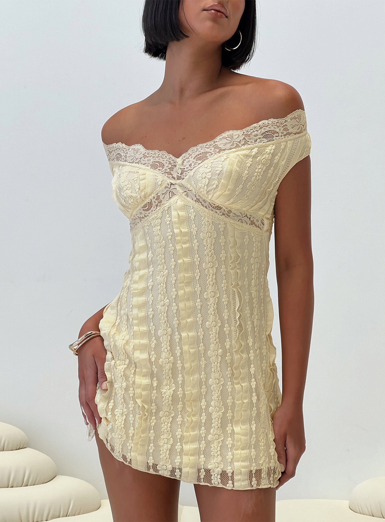 Bonnin Off The Shoulder Lace Mini Dress Yellow、mySite、solidvoid