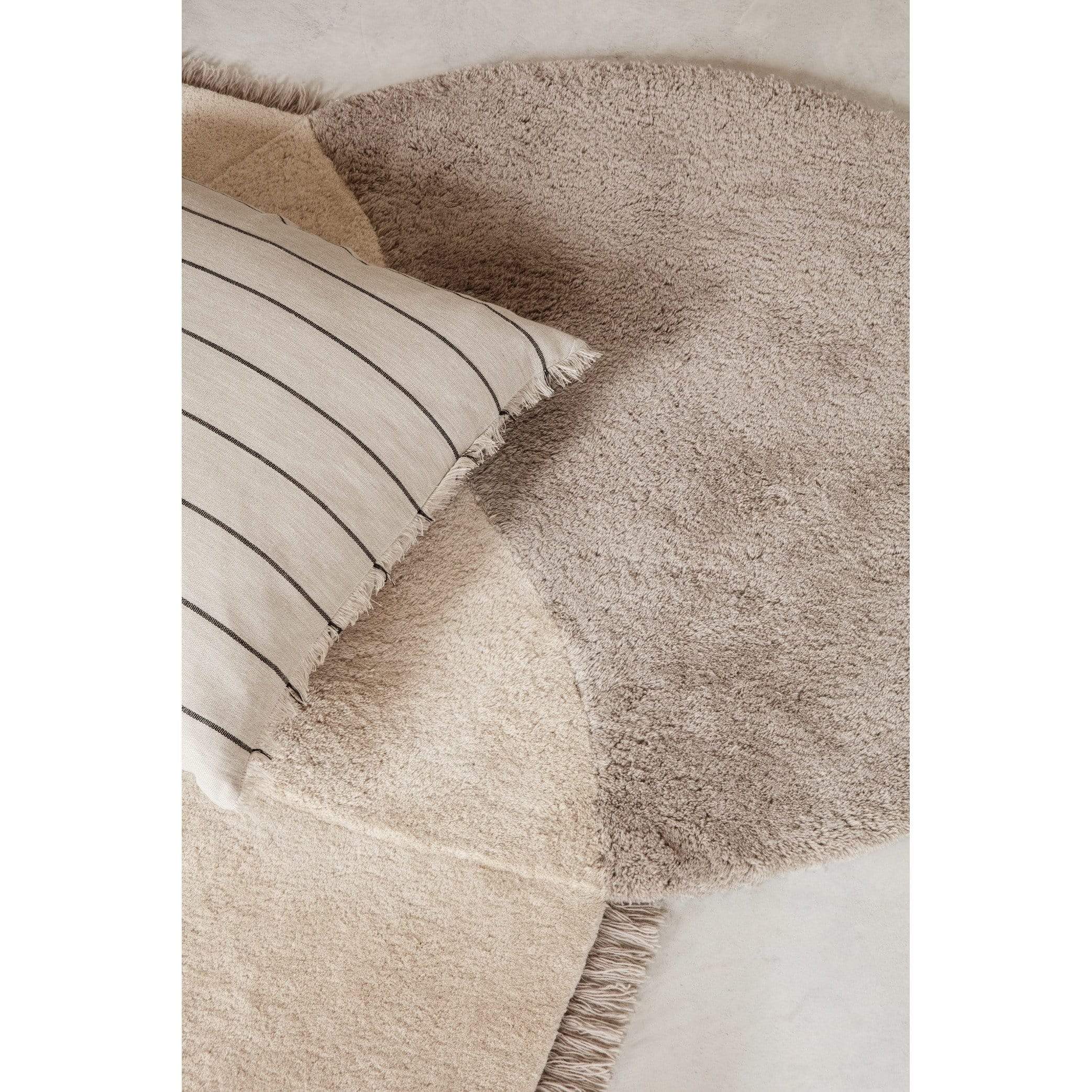 View Tufted Rug Beige、mySite、gigharbornorthrealestate
