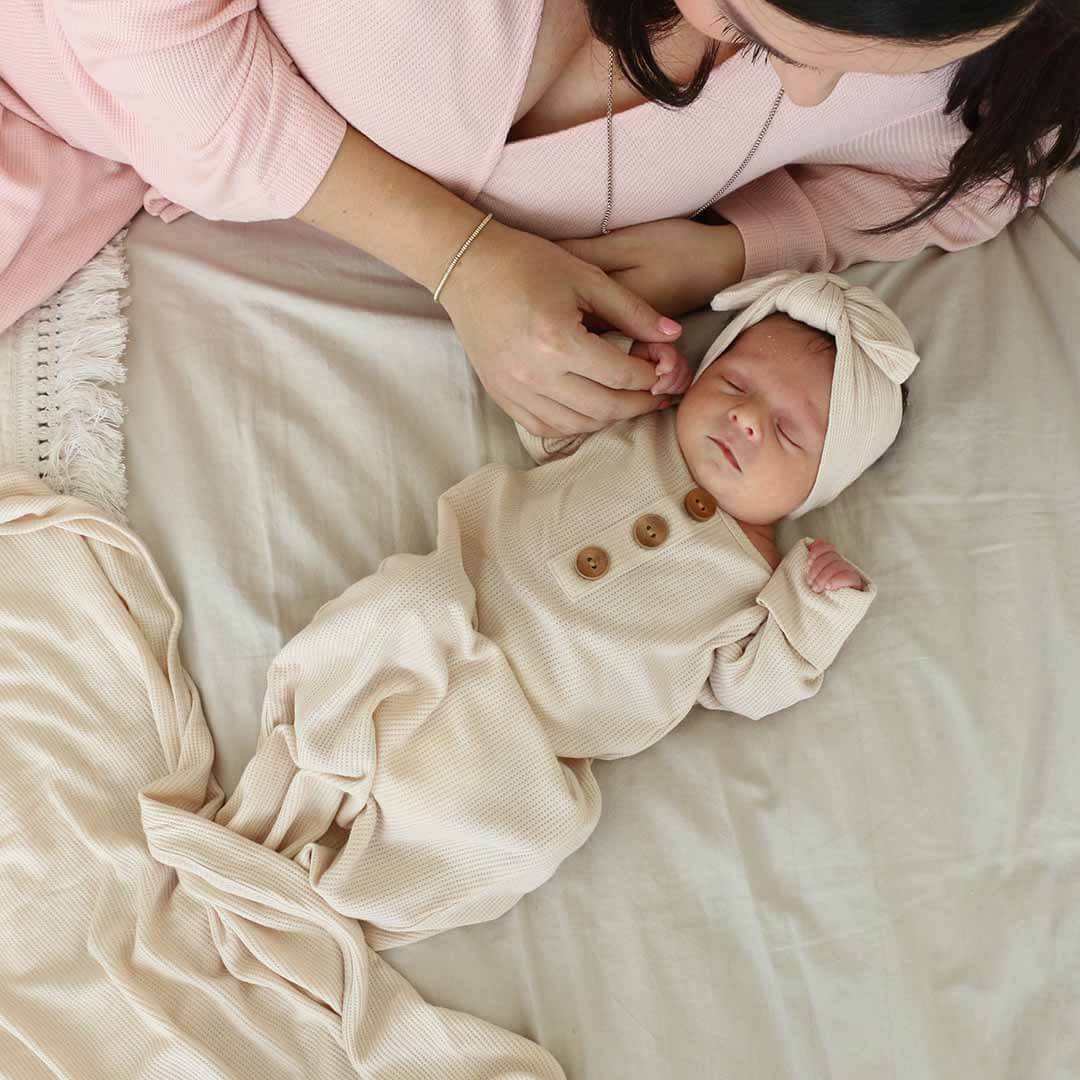  Oatmeal Bamboo Waffle Newborn Baby Knot Gown & Hat Set、mySite、layawaytickets