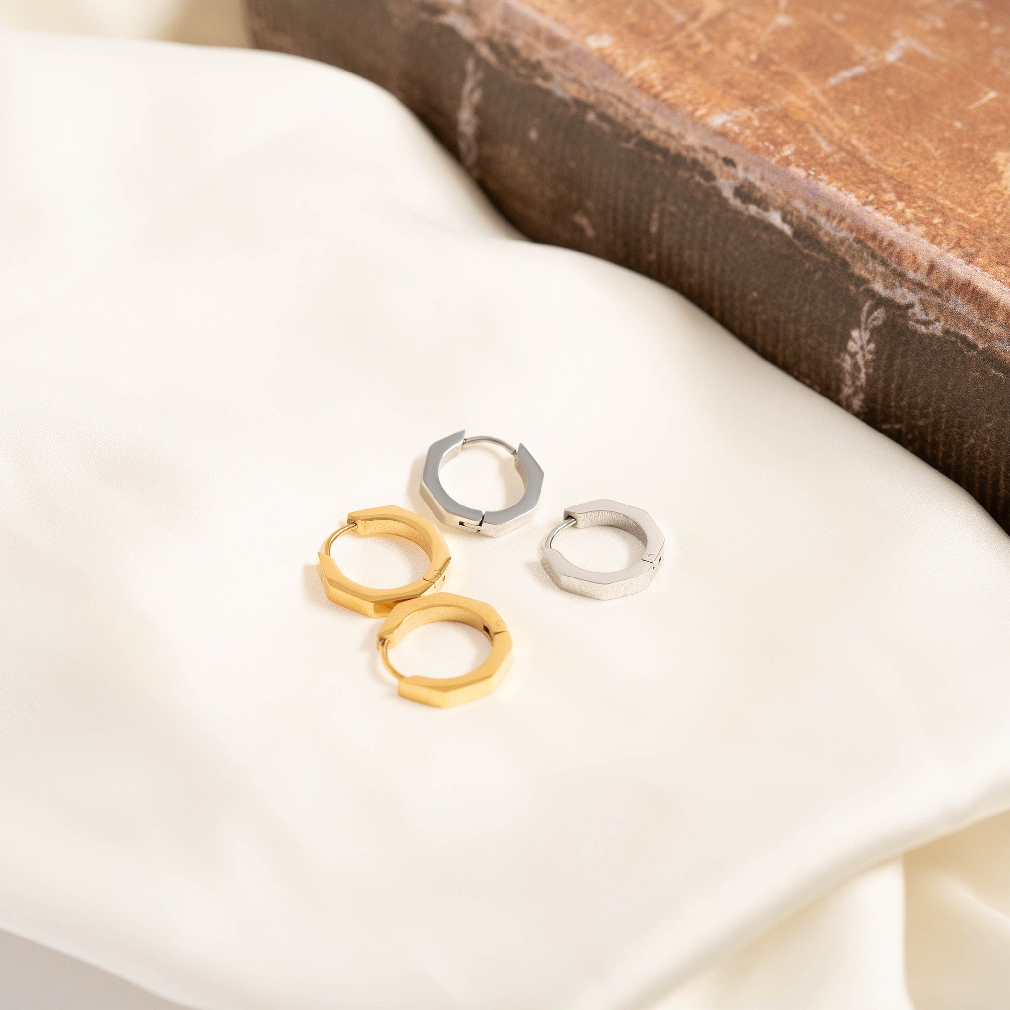 18K Gold PVD Stainless Steel Geometric Huggie Hoop Earrings / ERJ0008、mySite、dreamappss