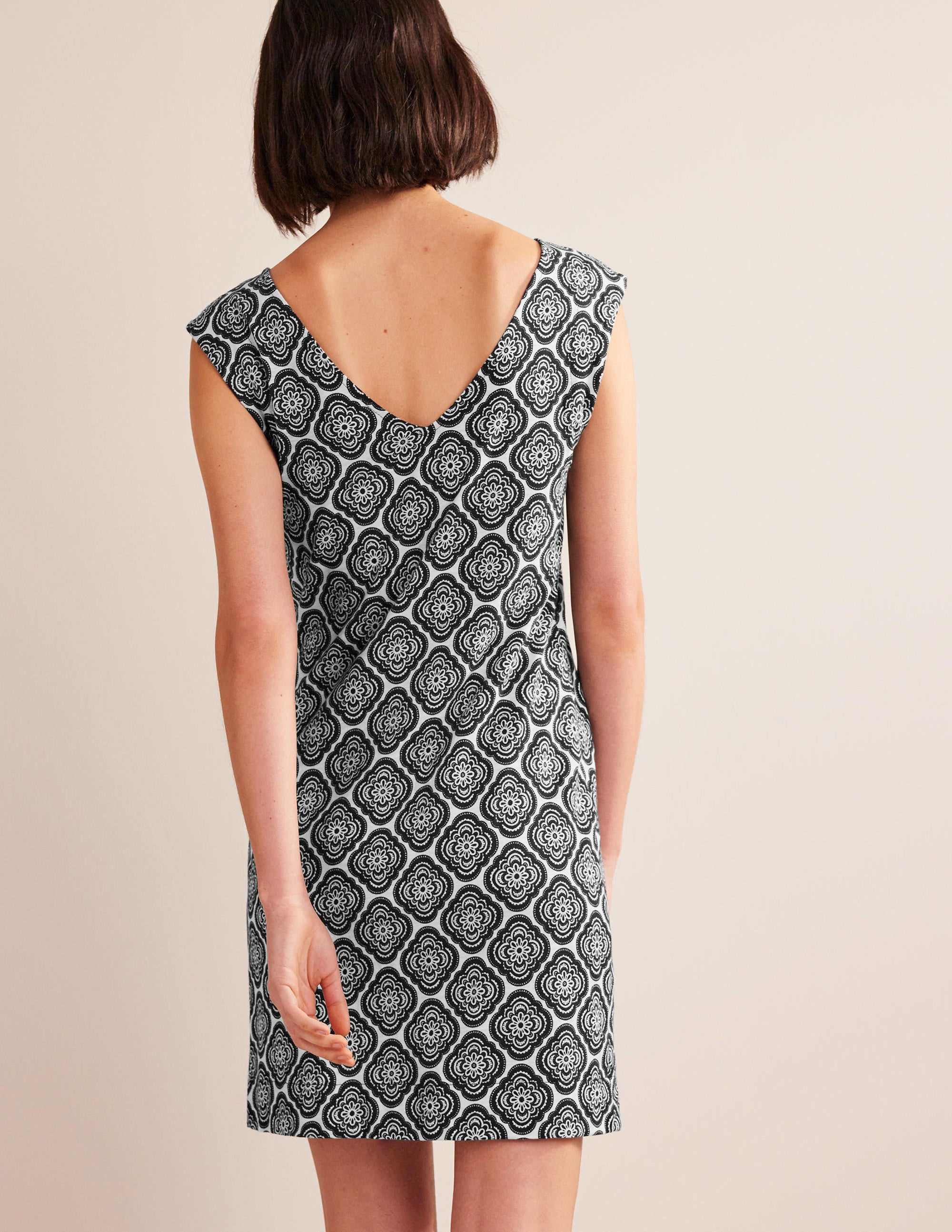  Sleeveless Jersey Shift Dress-Black, Botanic Blush、mySite、ashleygrahame