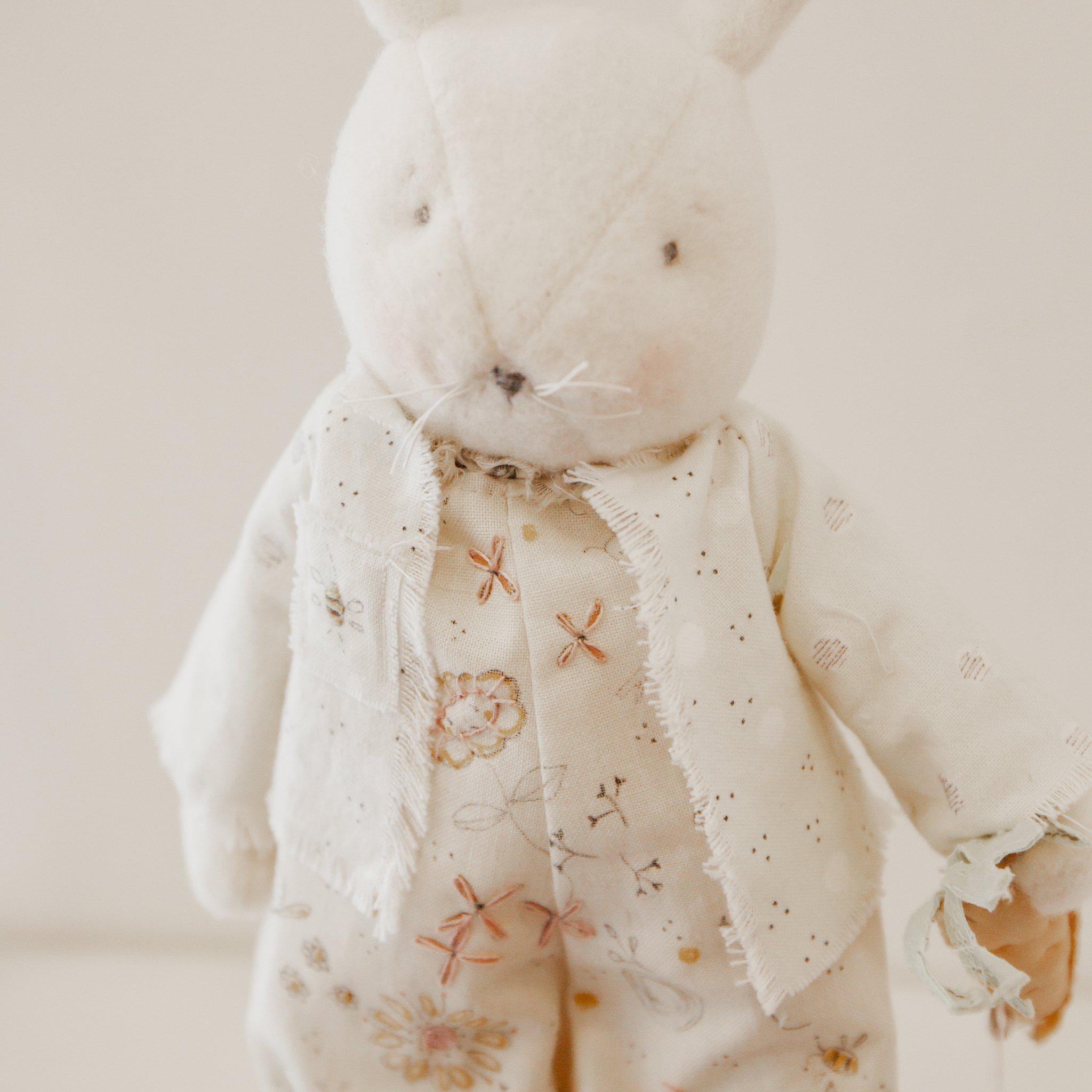 RETIRED - Hutch Studio Original - Sweet Pea - One of A Kind Bunny、mySite、g9winljtr