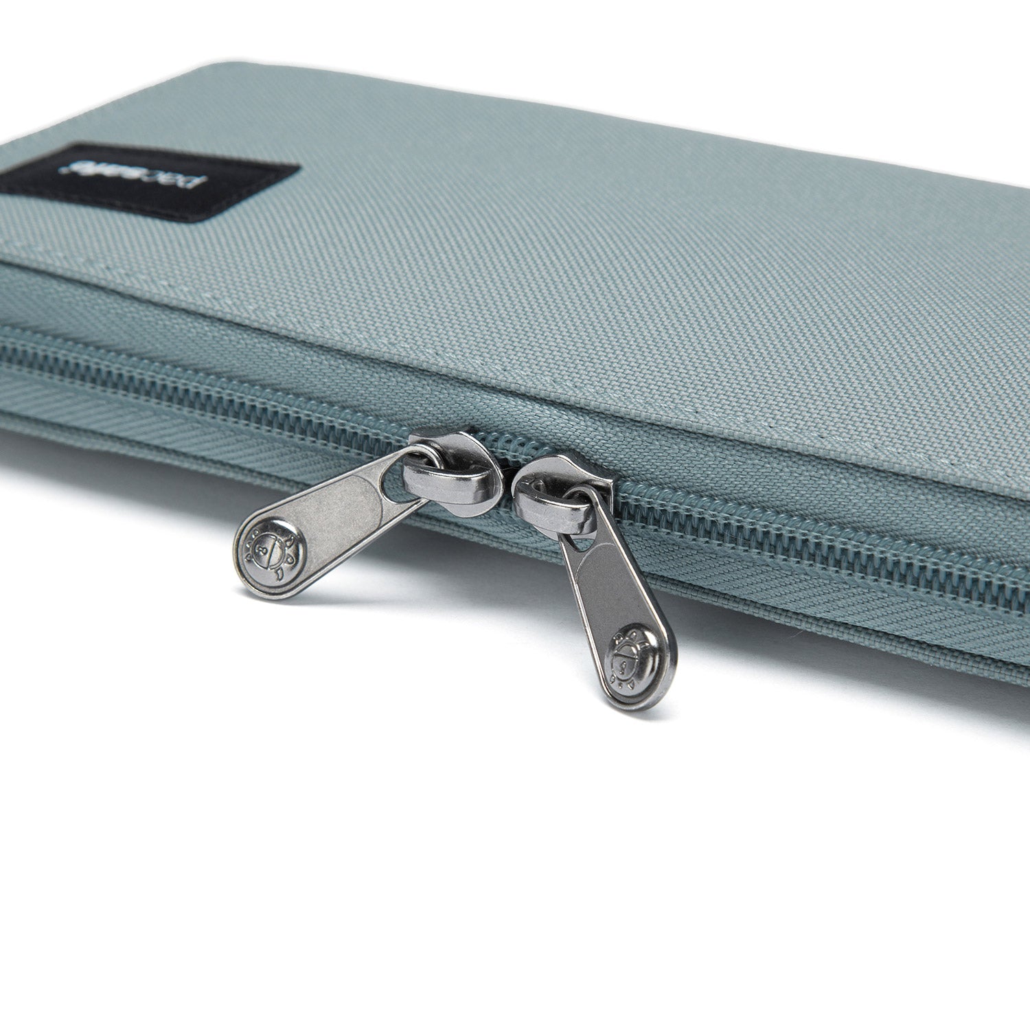 Pacsafe® RFIDsafe™ RFID blocking continental wallet、mySite、garagedoors4me