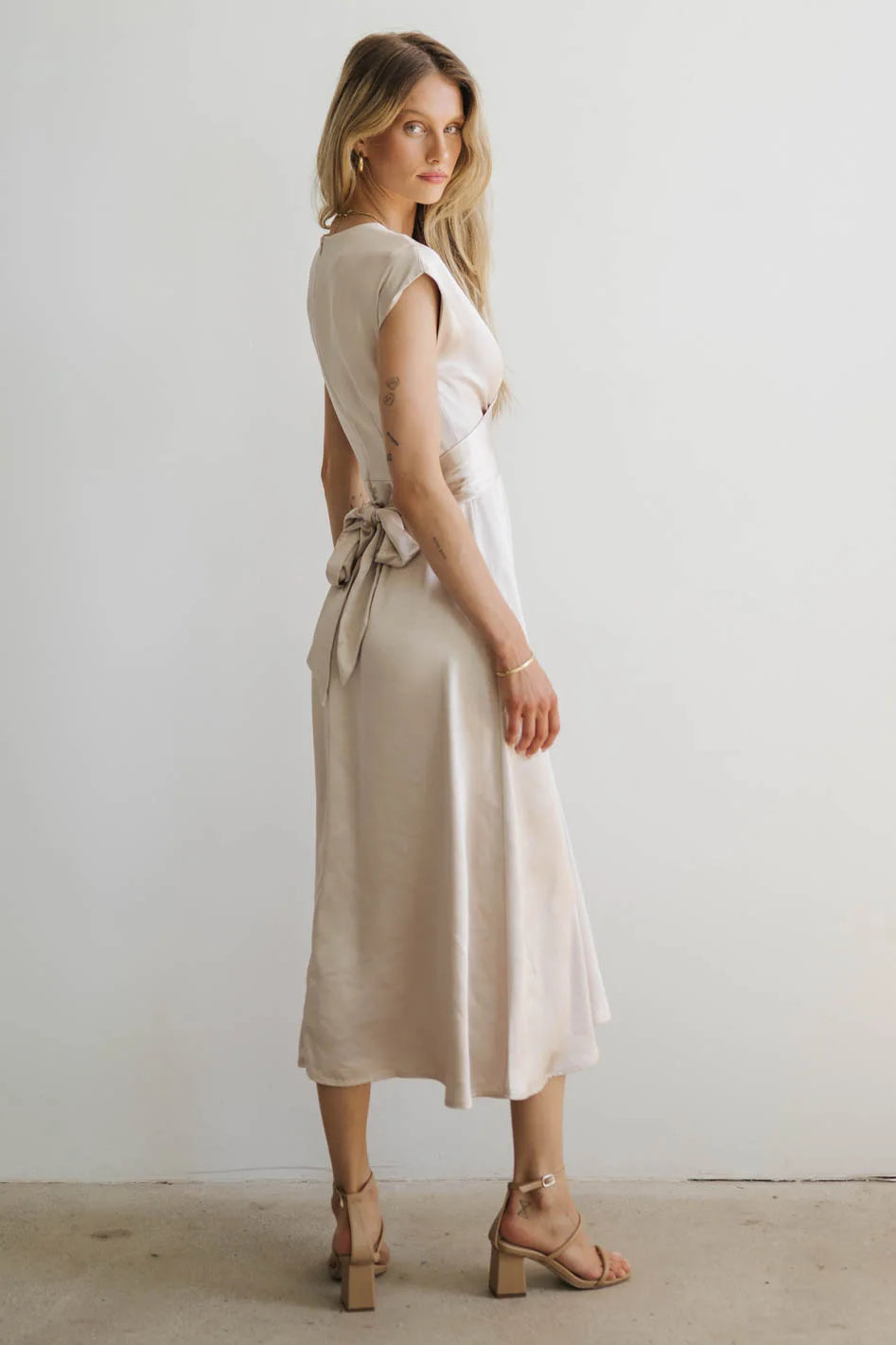  Rosalind Midi Dress in Champagne、mySite、merchandisen