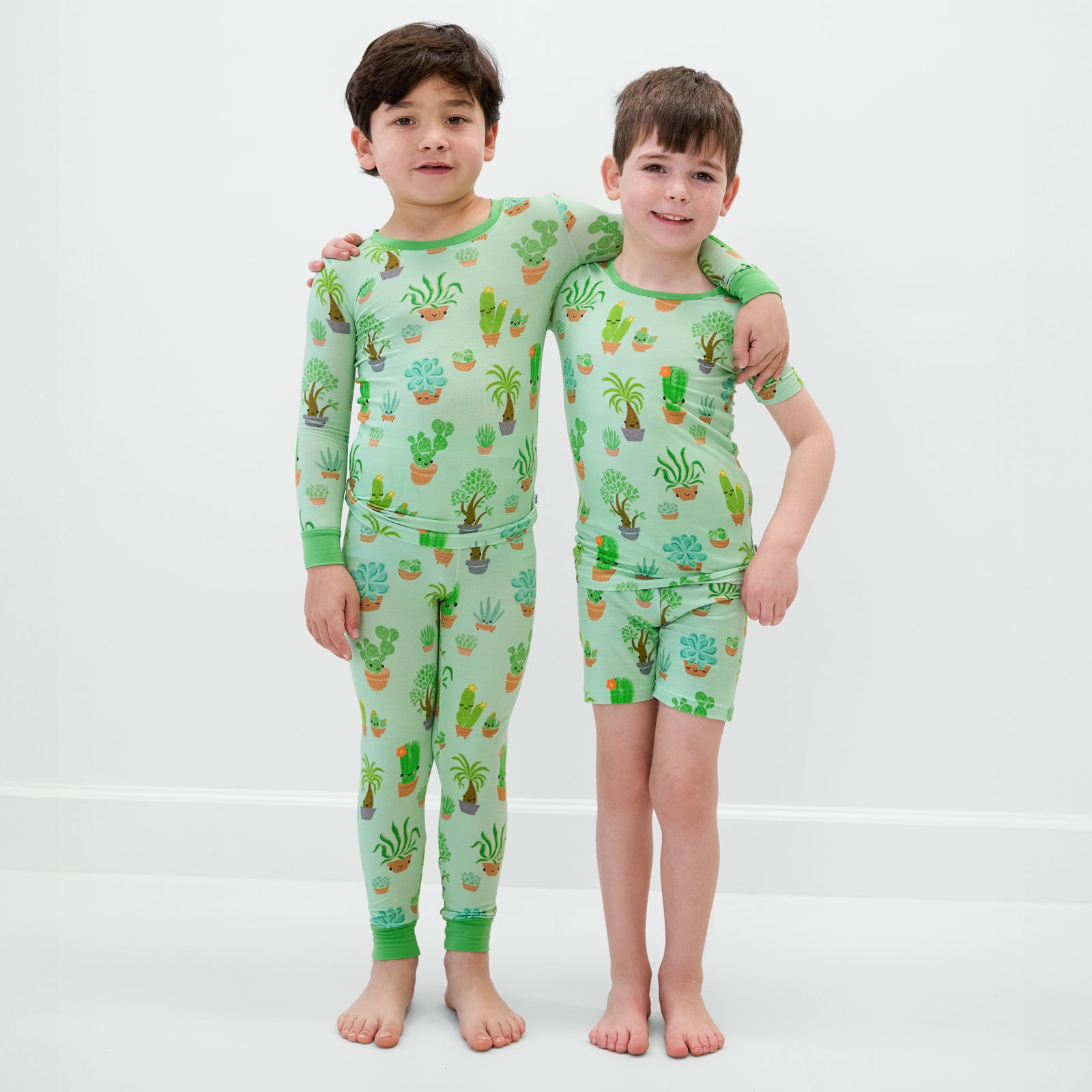 Succulent Love Two-Piece Short Sleeve & Shorts Pajama Set、mySite、g9winljtr