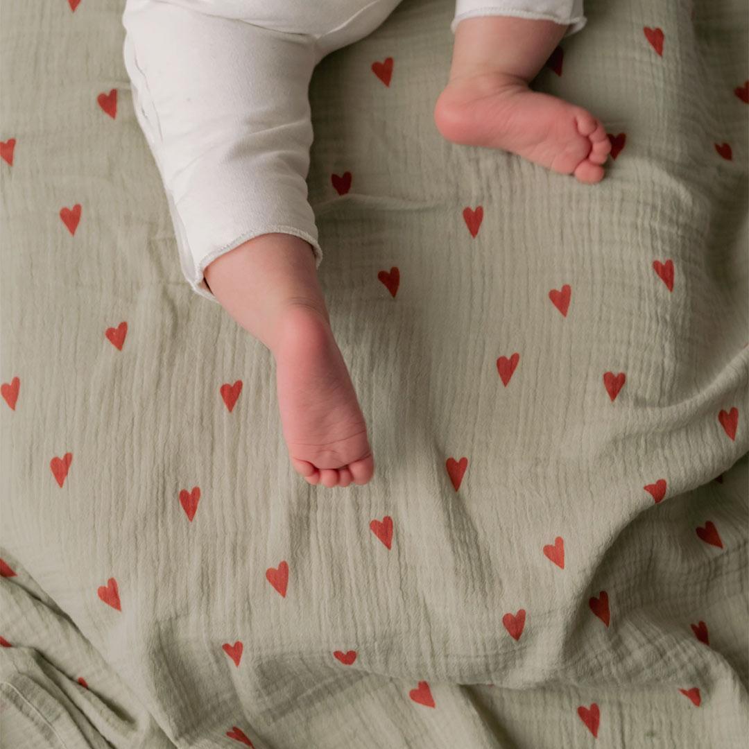  Studio Noos Sage Hearts Swaddle 70x70 - Sage、mySite、merchandisen