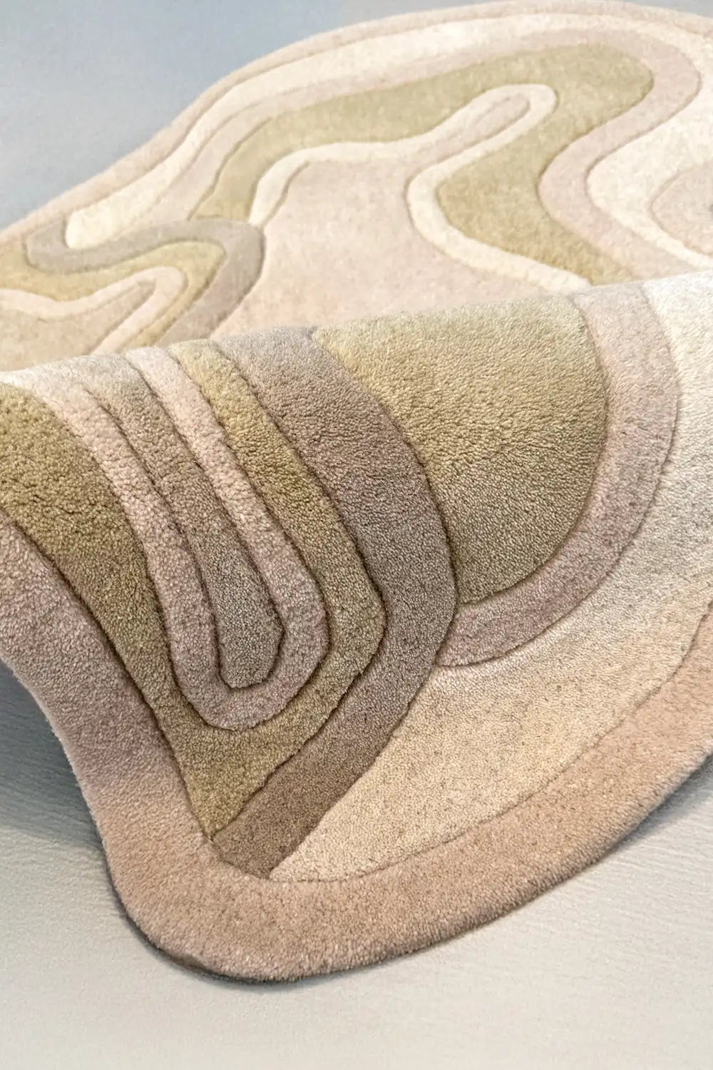 Tan Rolling Tides Hand Tufted Wool Rug、mySite、gigharbornorthrealestate