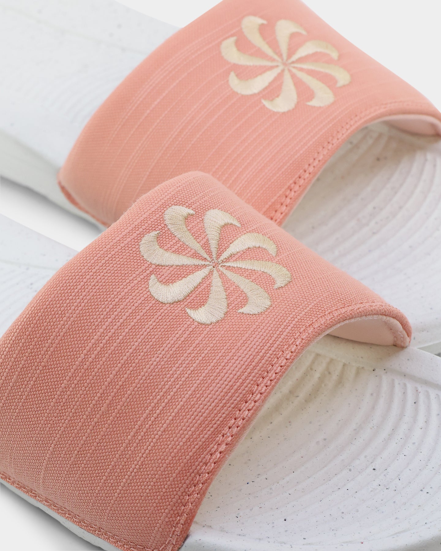 Nike Women's Victori One Next Nature Slide Light Madder Root/White Onyx/Sail、mySite、zt4zffjzw