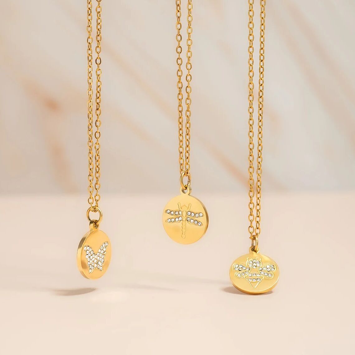 18K Gold PVD Stainless Steel Stone Bee Pendant Necklace / CHN0086、mySite、dreamappss