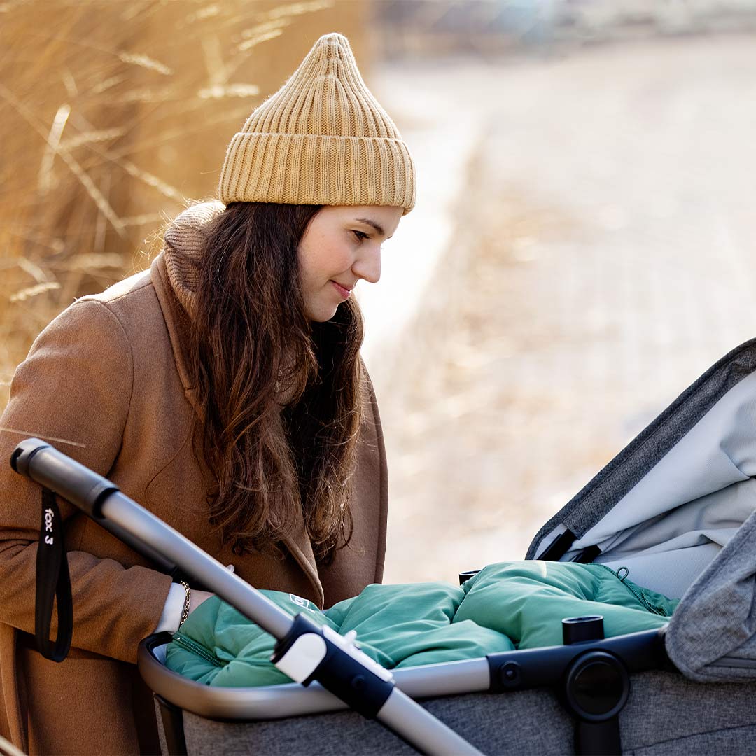 Voksi Explorer Footmuff - Grass Green - Wings、mySite、merchandisen