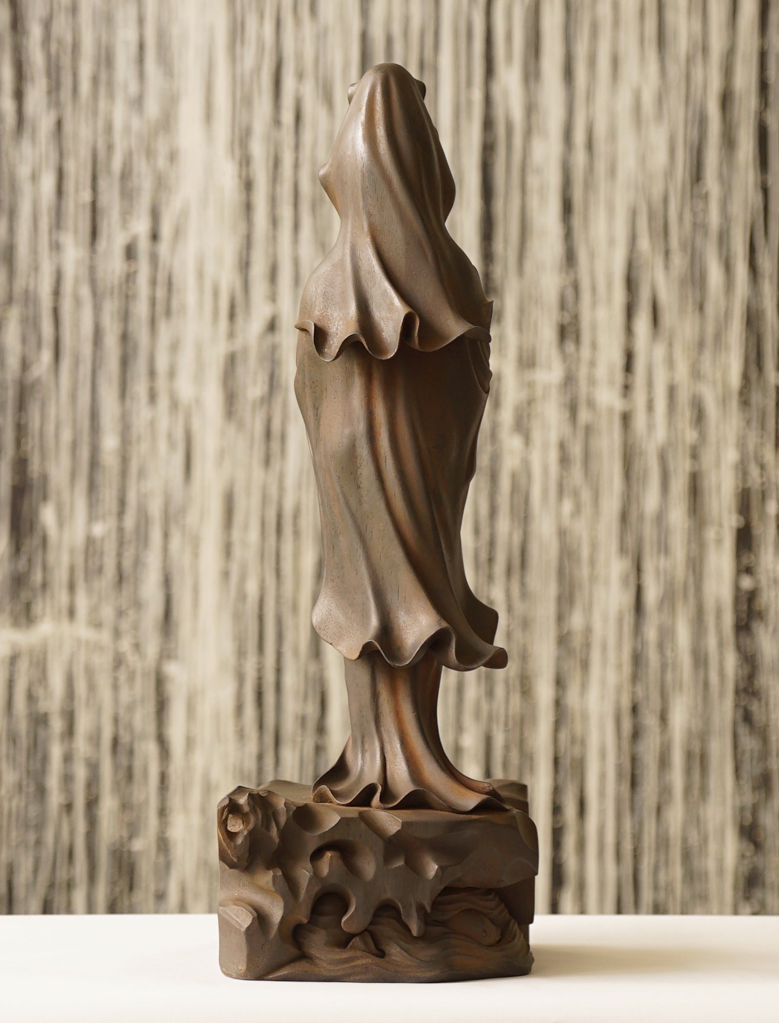 Kwan Yin Standing on Rocky Shores、mySite、topwebapps