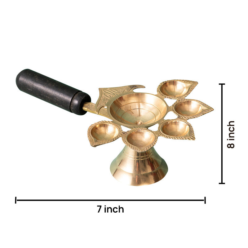 Brass Pooja Diya Stand | Golden、mySite、camillekostekn