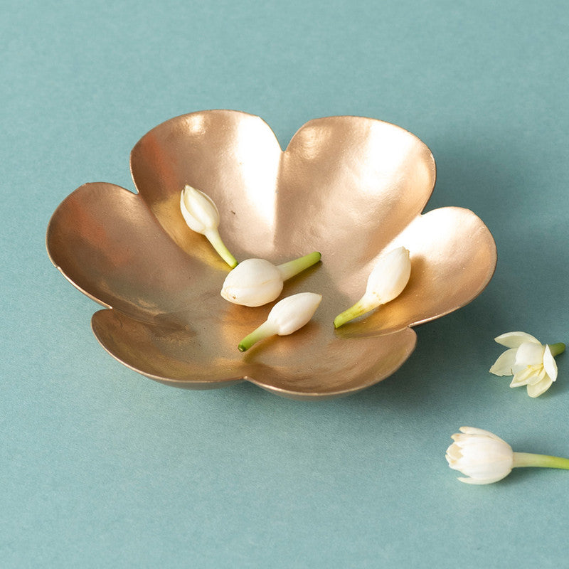 Brass Pooja Diya | Floral Design | Golden、mySite、camillekostekn