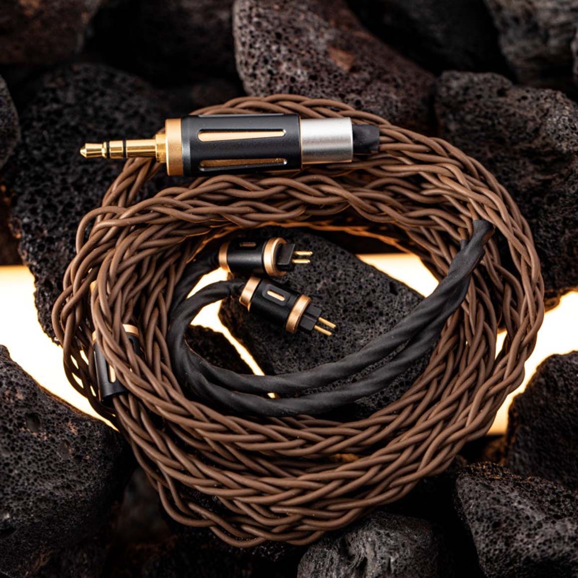  ThieAudio - Monarch MKIV、mySite、merchandisen