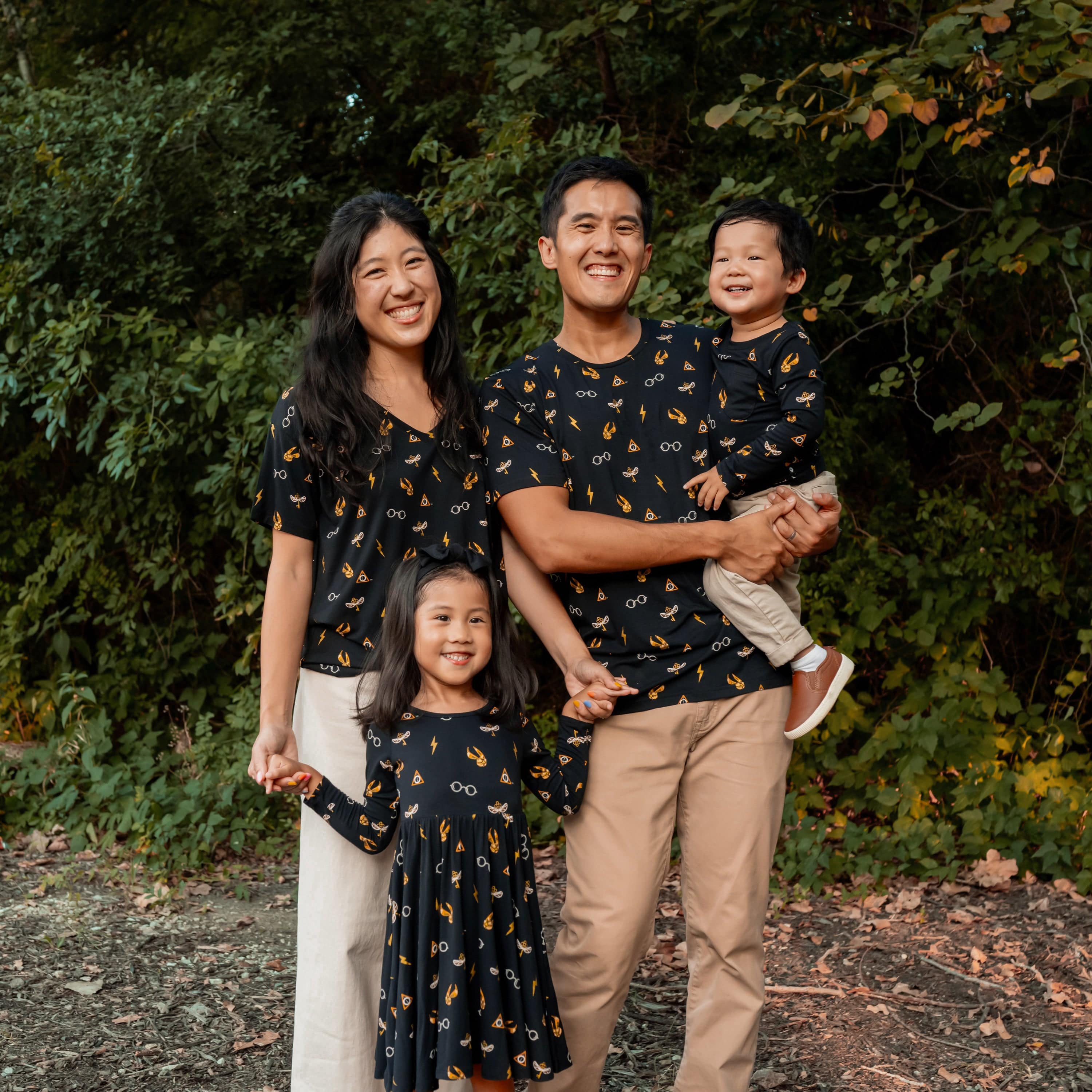  Women's Relaxed Fit V-Neck in Midnight Icon、mySite、layawaytickets