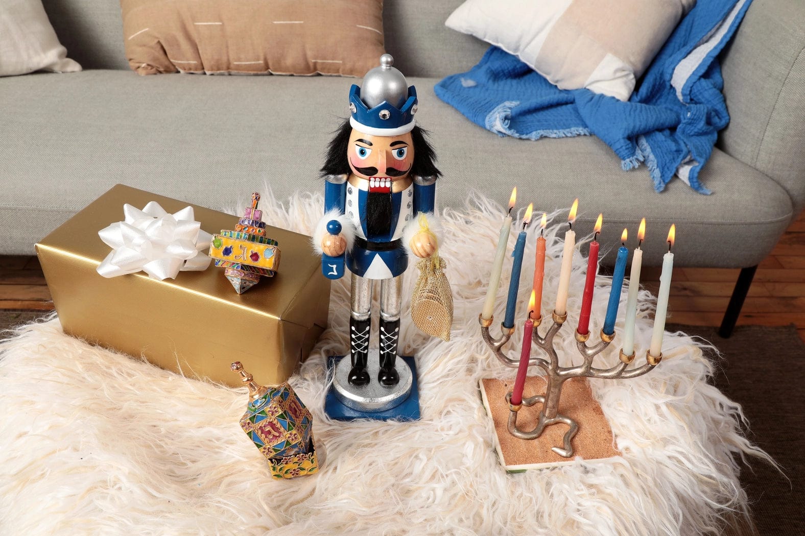 Hanukkah Nutcracker King with Dreidel and Gelt Decoration、mySite、topwebapps