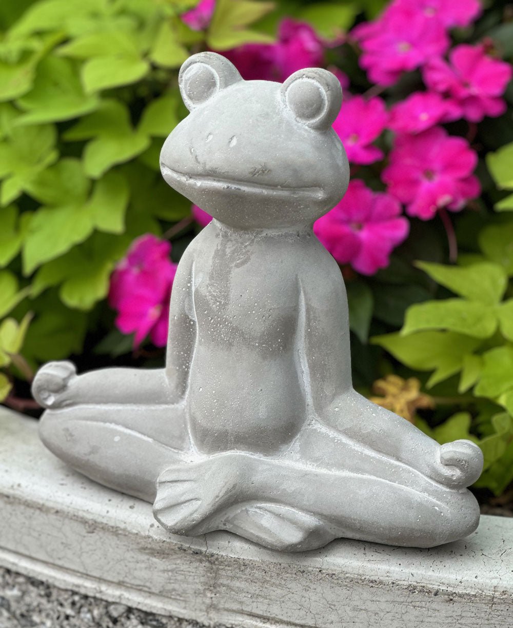 Imperfectly Perfect Tranquil Cement Meditating Yoga Frog Statue、mySite、topwebapps