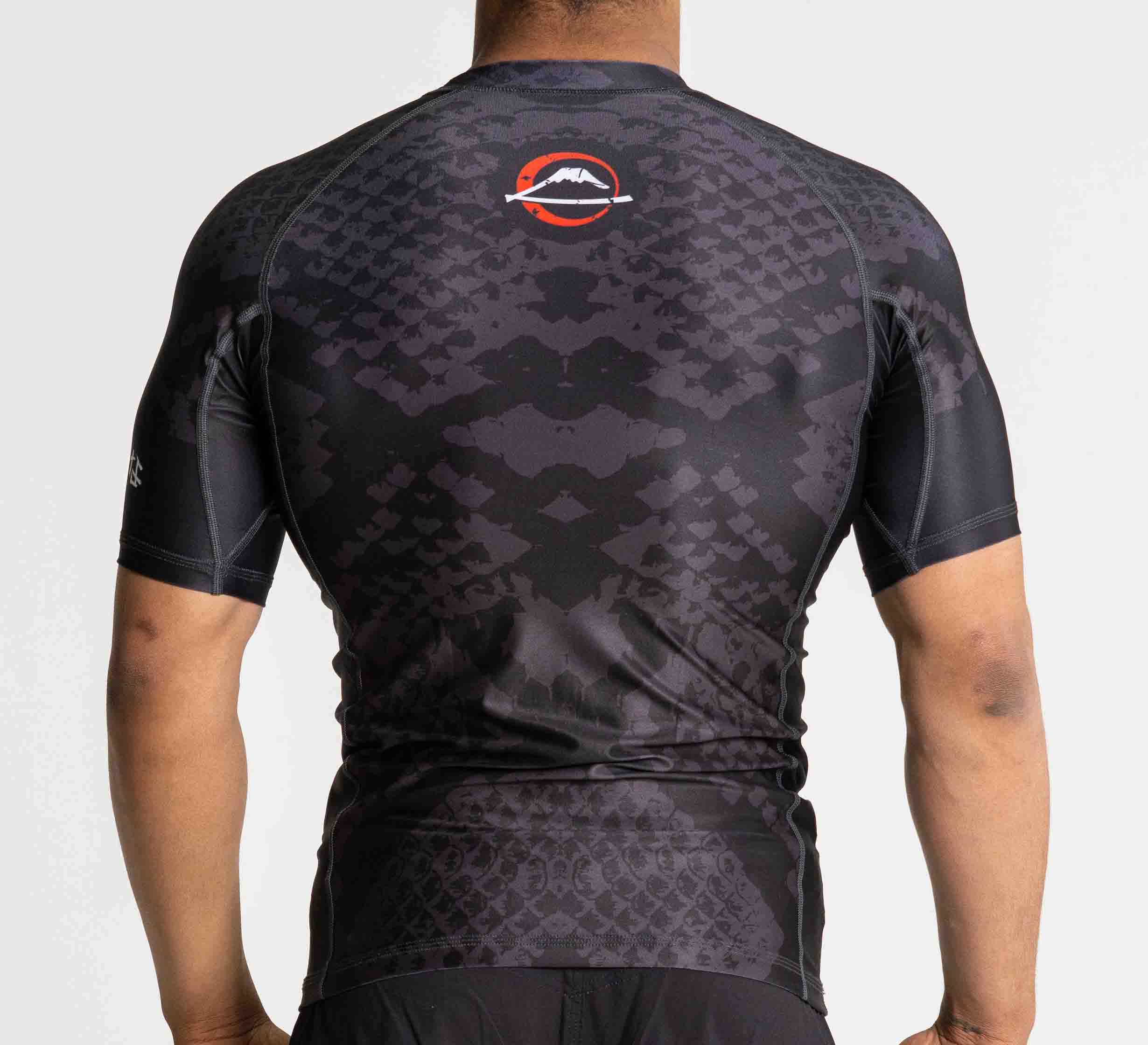 Oni vs. Anaconda Short Sleeve Rashguard Black、mySite、gigharbornorthrealestate