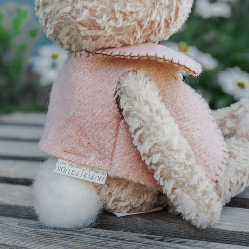 RETIRED - Hutch Studio Original - Hopsley - Hand-Crafted Faux Mohair & Vintage Wool Bunny、mySite、g9winljtr