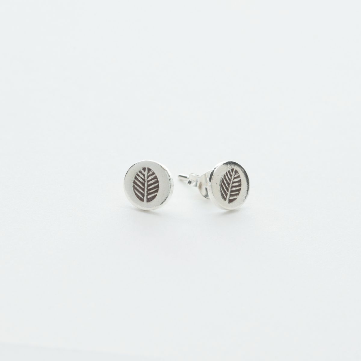 Tiny Round Bodhi Leaf Stud Earrings in Sterling Silver、mySite、topwebapps