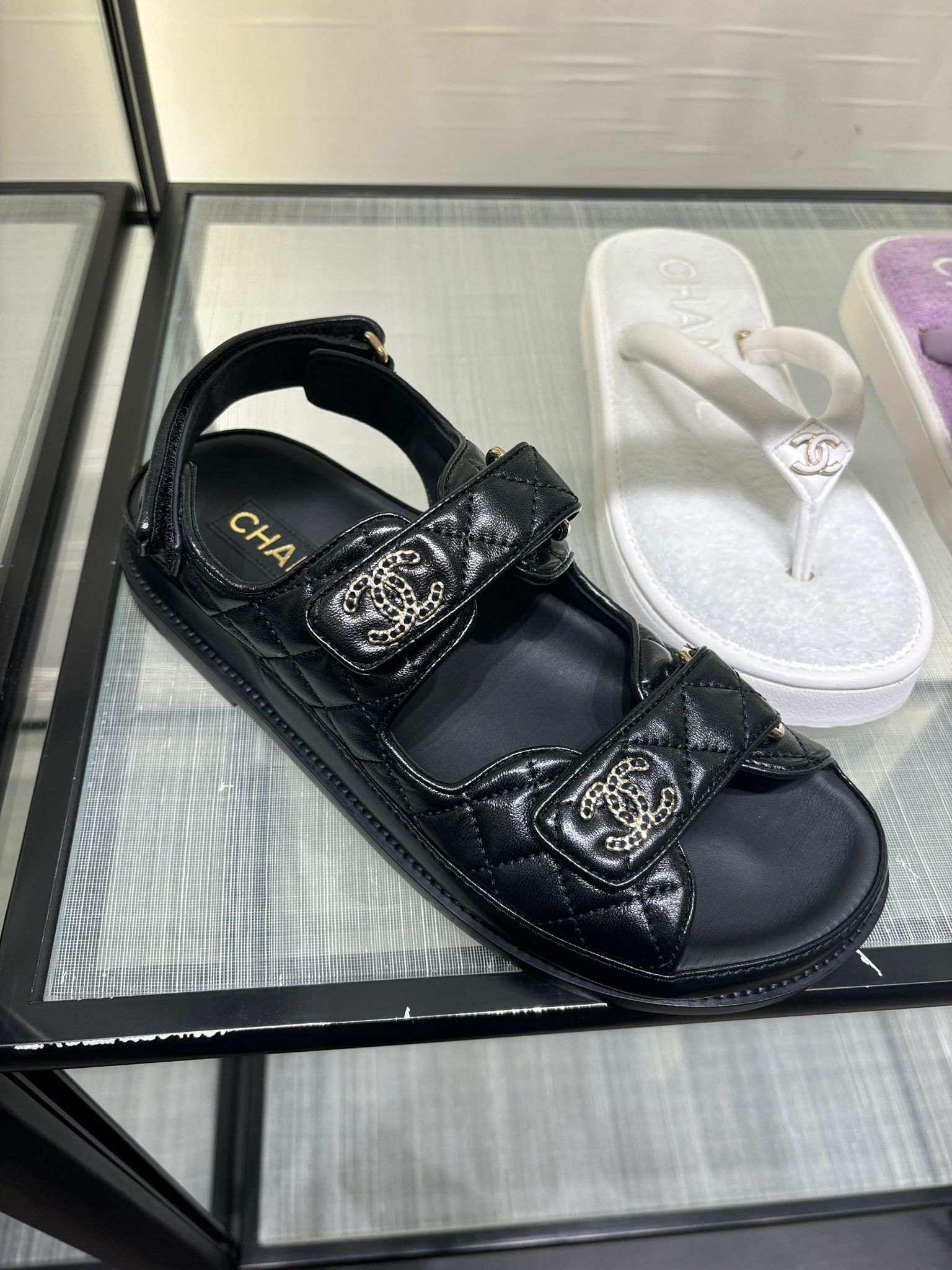 Chanel Lambskin Leather CC 'Dad' Sandals (Black/Gold)、mySite、garminoutage.com