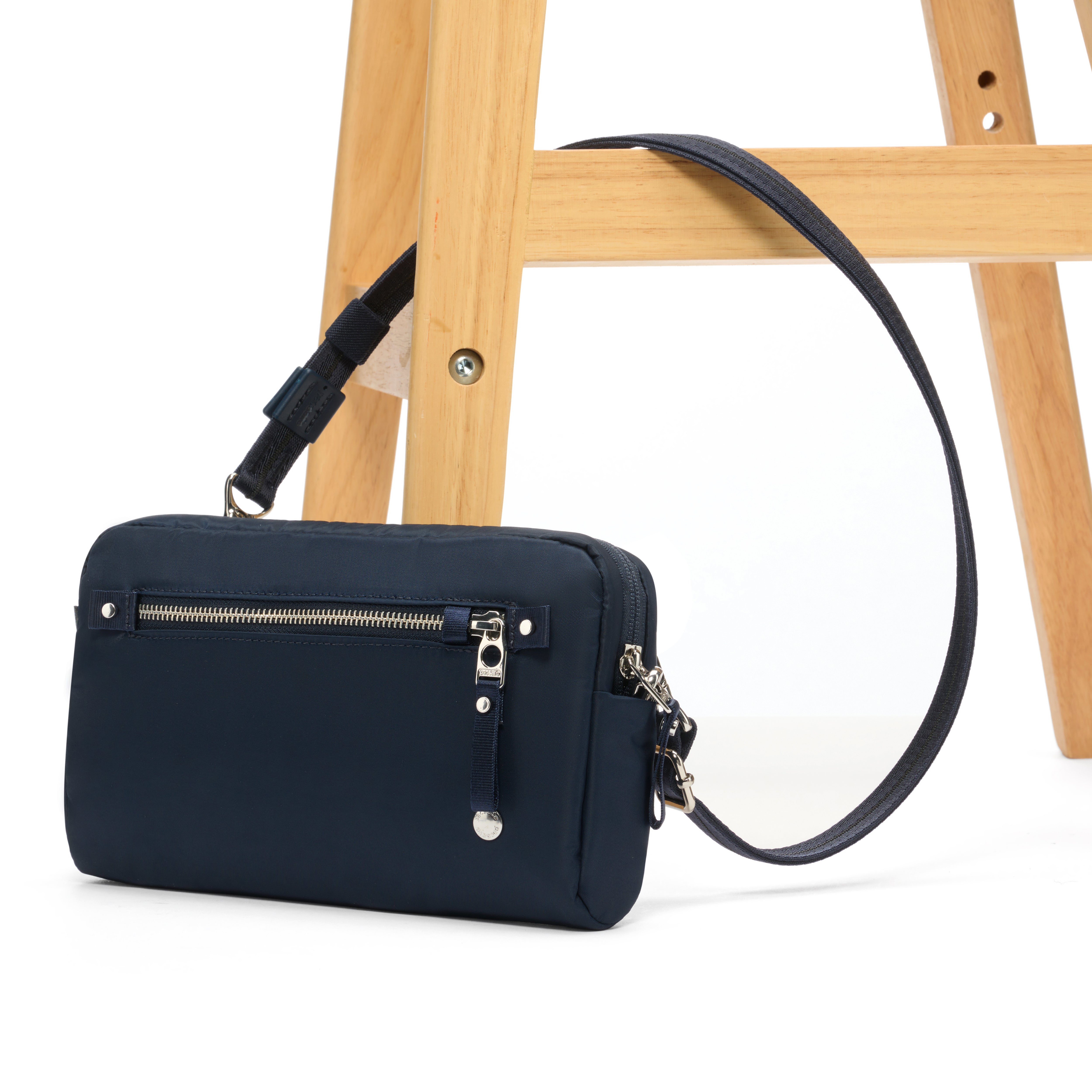 Pacsafe® W anti-theft 3-in-1 sling、mySite、garagedoors4me