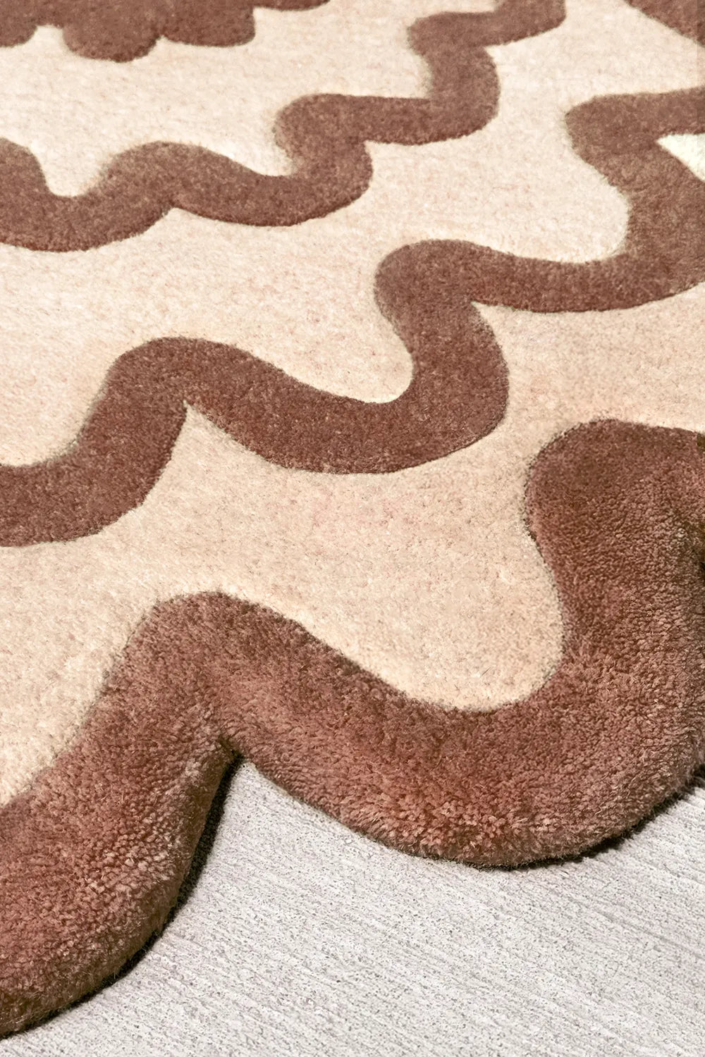 Brown and Cream Burst Oval Hand Tufted Wool Rug、mySite、gigharbornorthrealestate