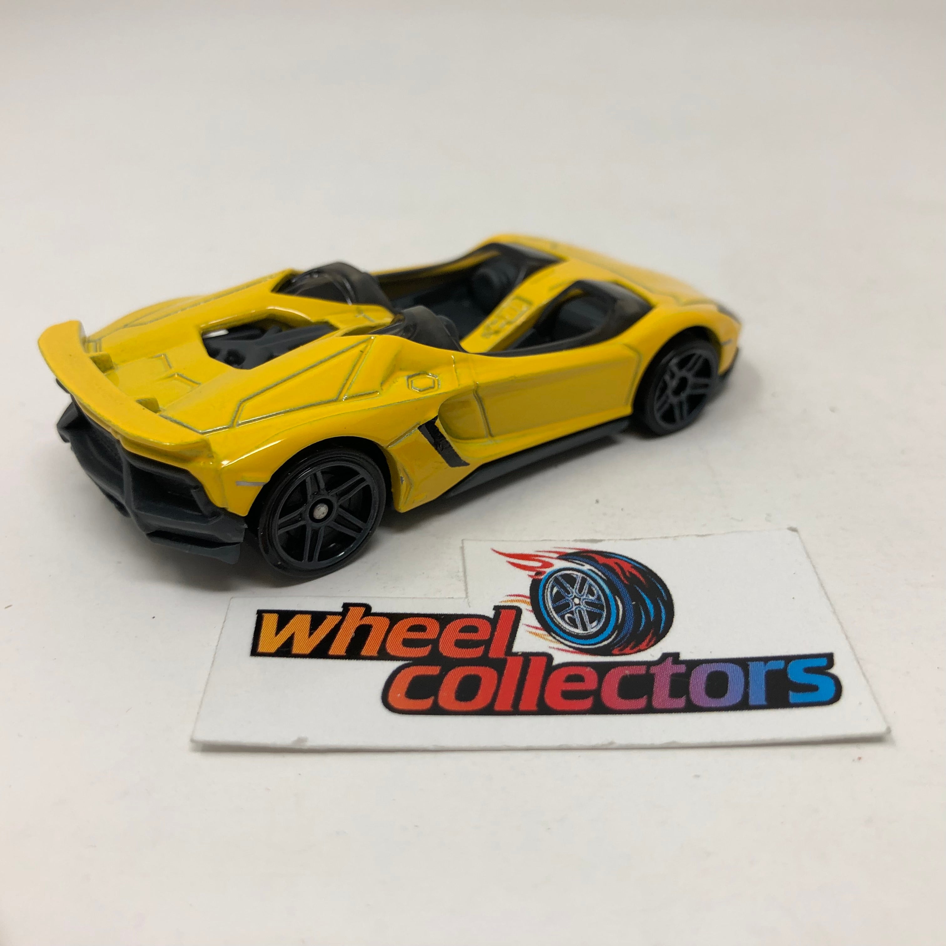 Lamborghini Aventador J * Yellow * Hot Wheels Loose 1:64 Scale、mySite、hgirdovlk
