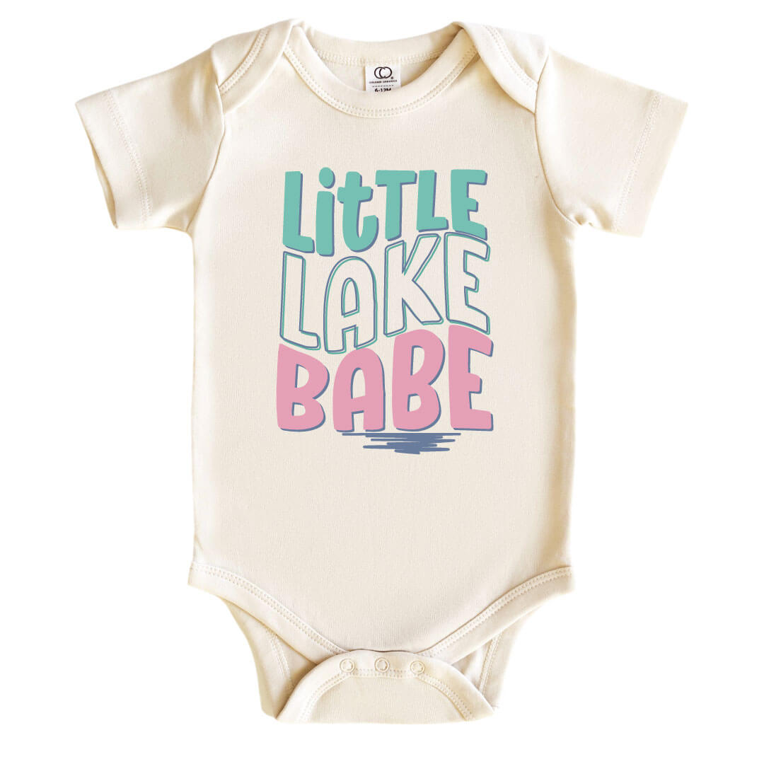  Little Lake Babe Graphic Bodysuit | Natural、mySite、layawaytickets
