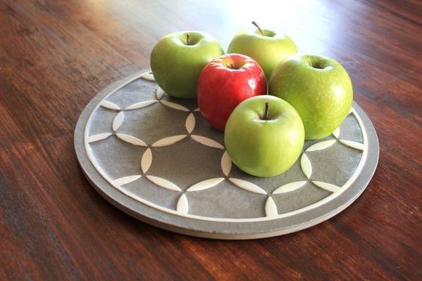 Concrete Seder Plate/ Apple Plate by ceMMent、mySite、topwebapps
