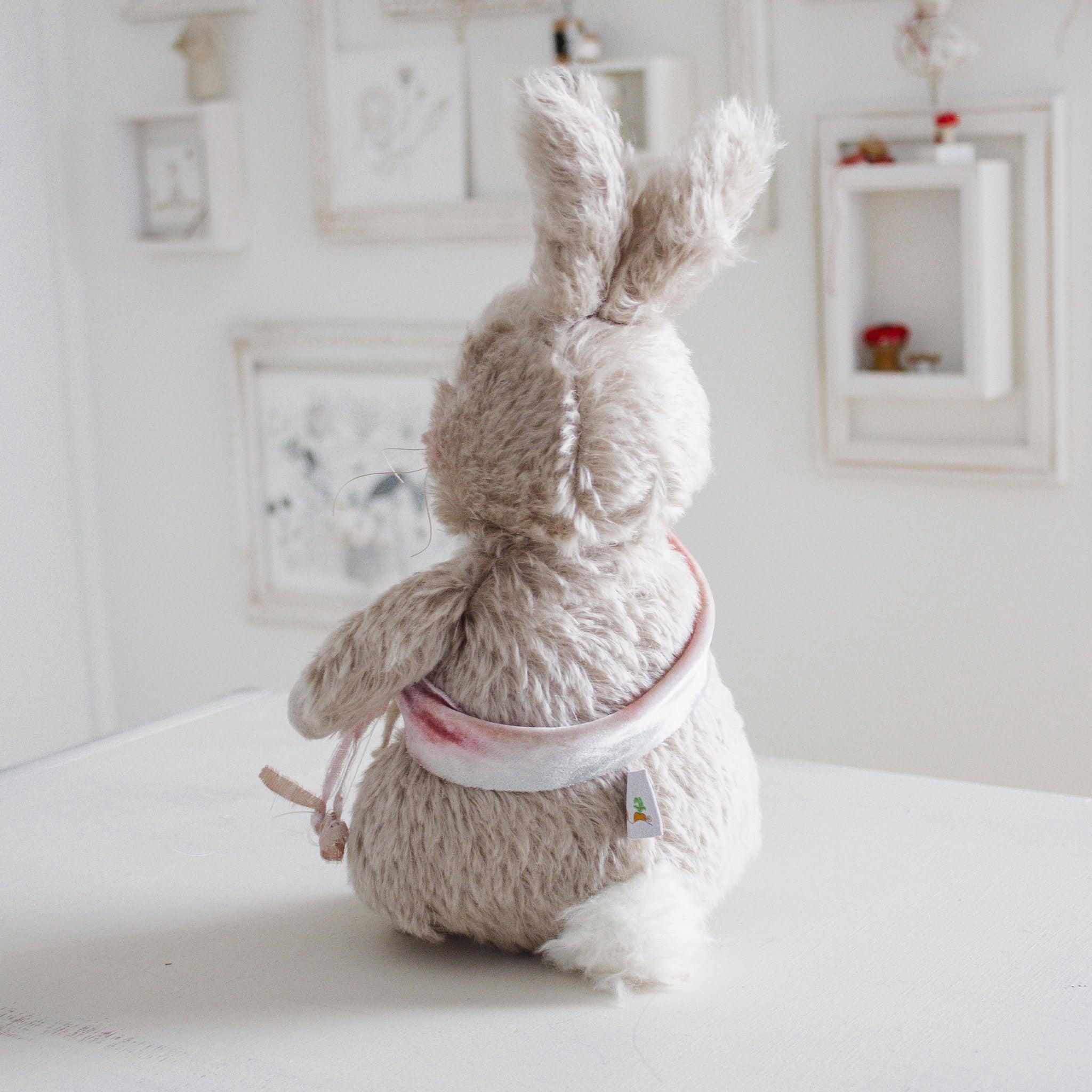 RETIRED - Hutch Studio Original - Hippity Hare - Hand-Crafted Mohair Bunny、mySite、g9winljtr