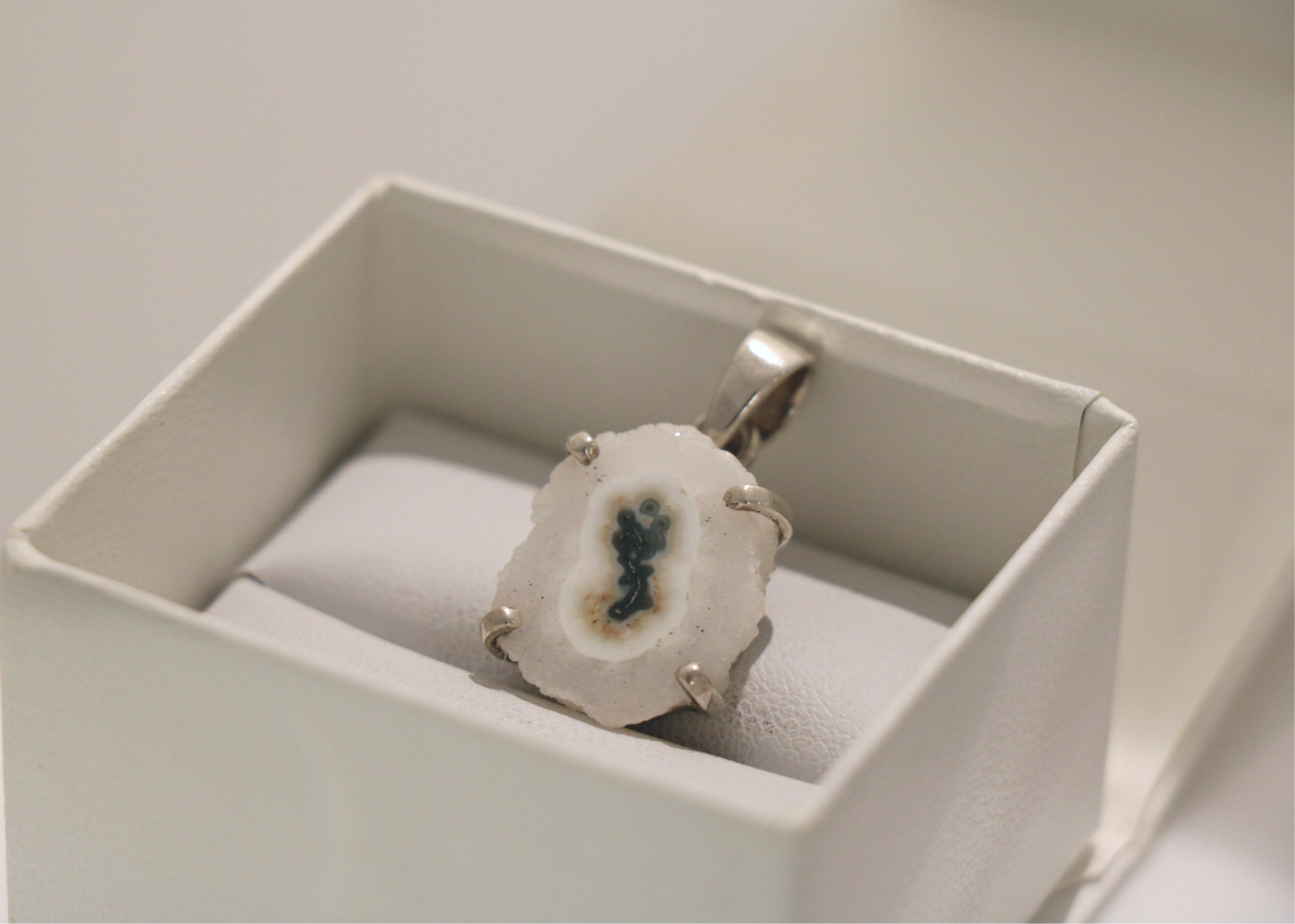 Solar Quartz Pendant (Sterling Silver)、mySite、topwebapps