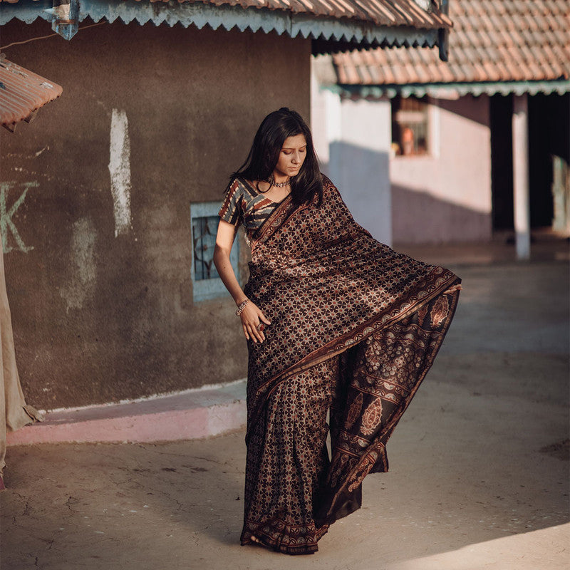 Handblocked Mul Cotton Ajrakh Printed Saree | Black、mySite、camillekostekn