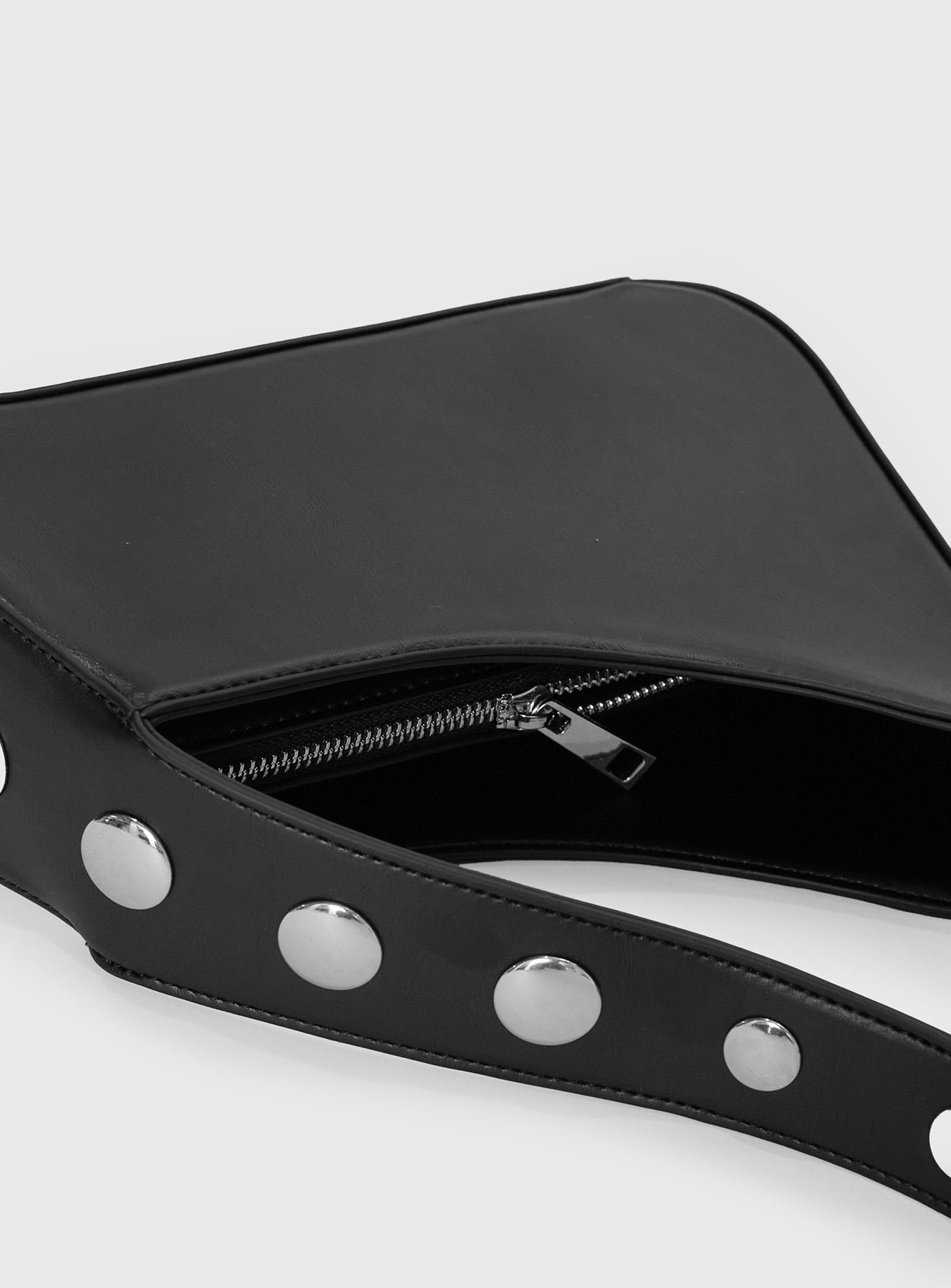 Popular Slanted Shoulder Bag Black、mySite、solidvoid