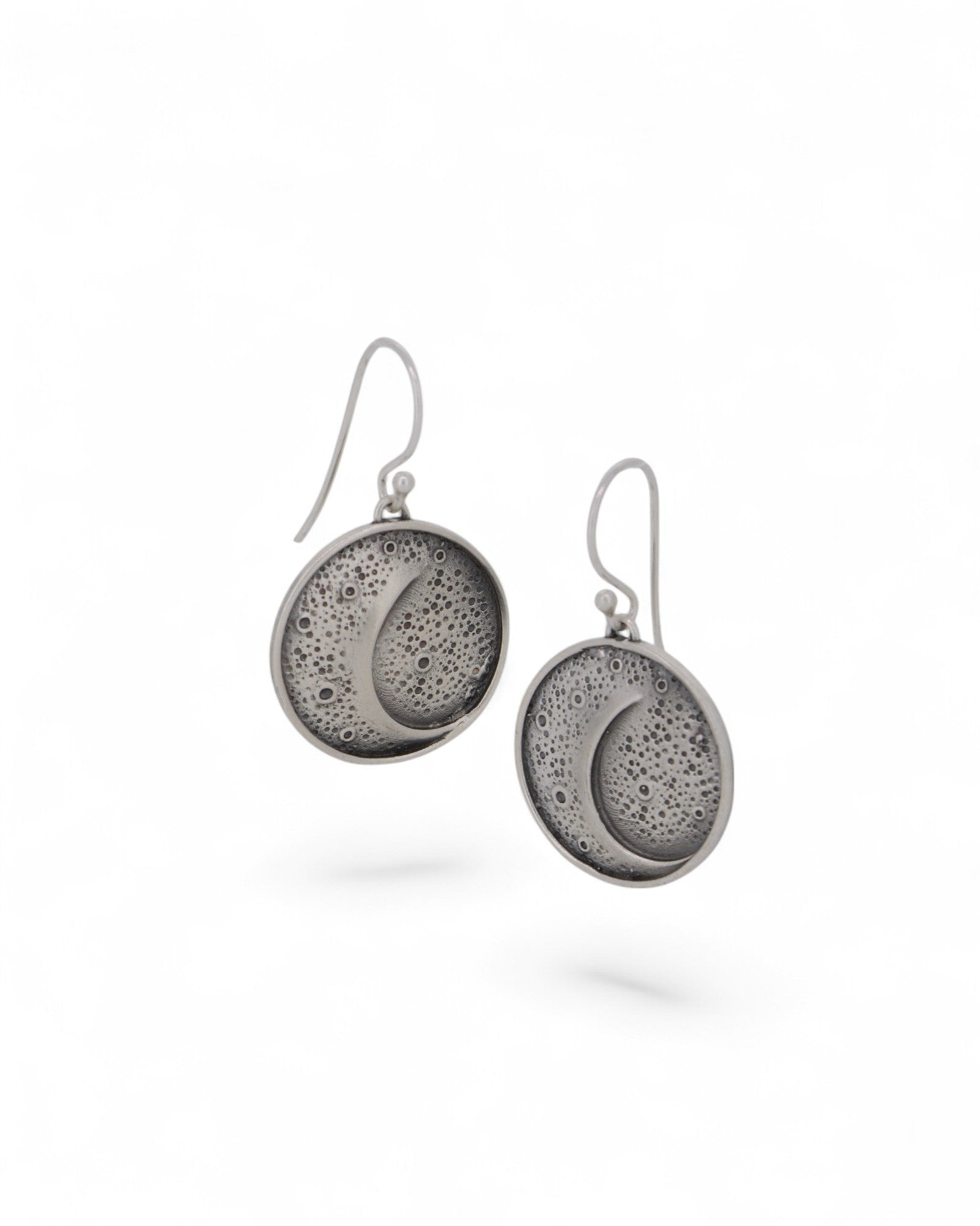 Sterling Silver Artistic Moon Earrings – Textured Celestial Disc Design、mySite、topwebapps