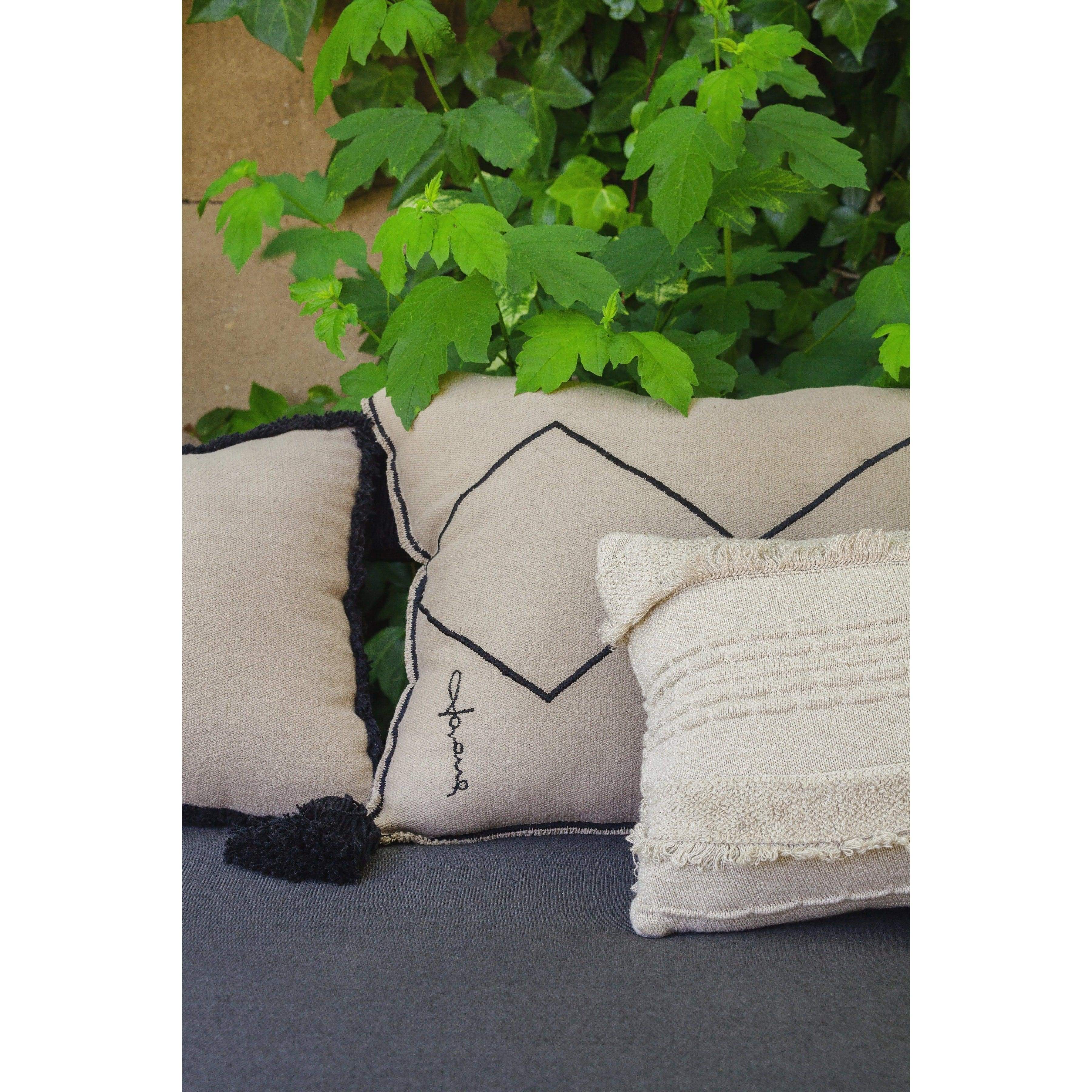 Air Dune White Knitted Cushion、mySite、gigharbornorthrealestate