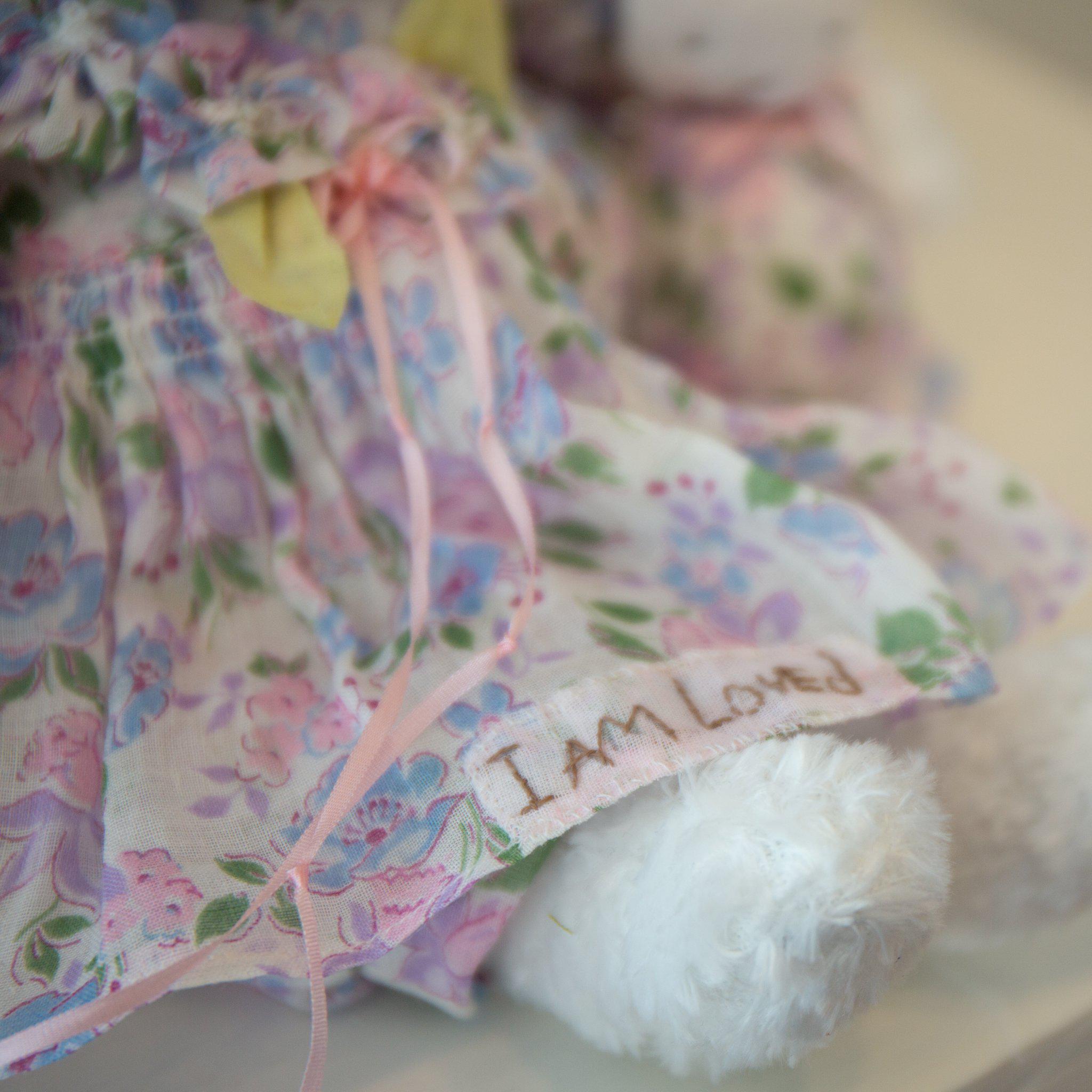 RETIRED - Hutch Studio - Flora & Bun Bun - One of a Kind Bunny、mySite、g9winljtr