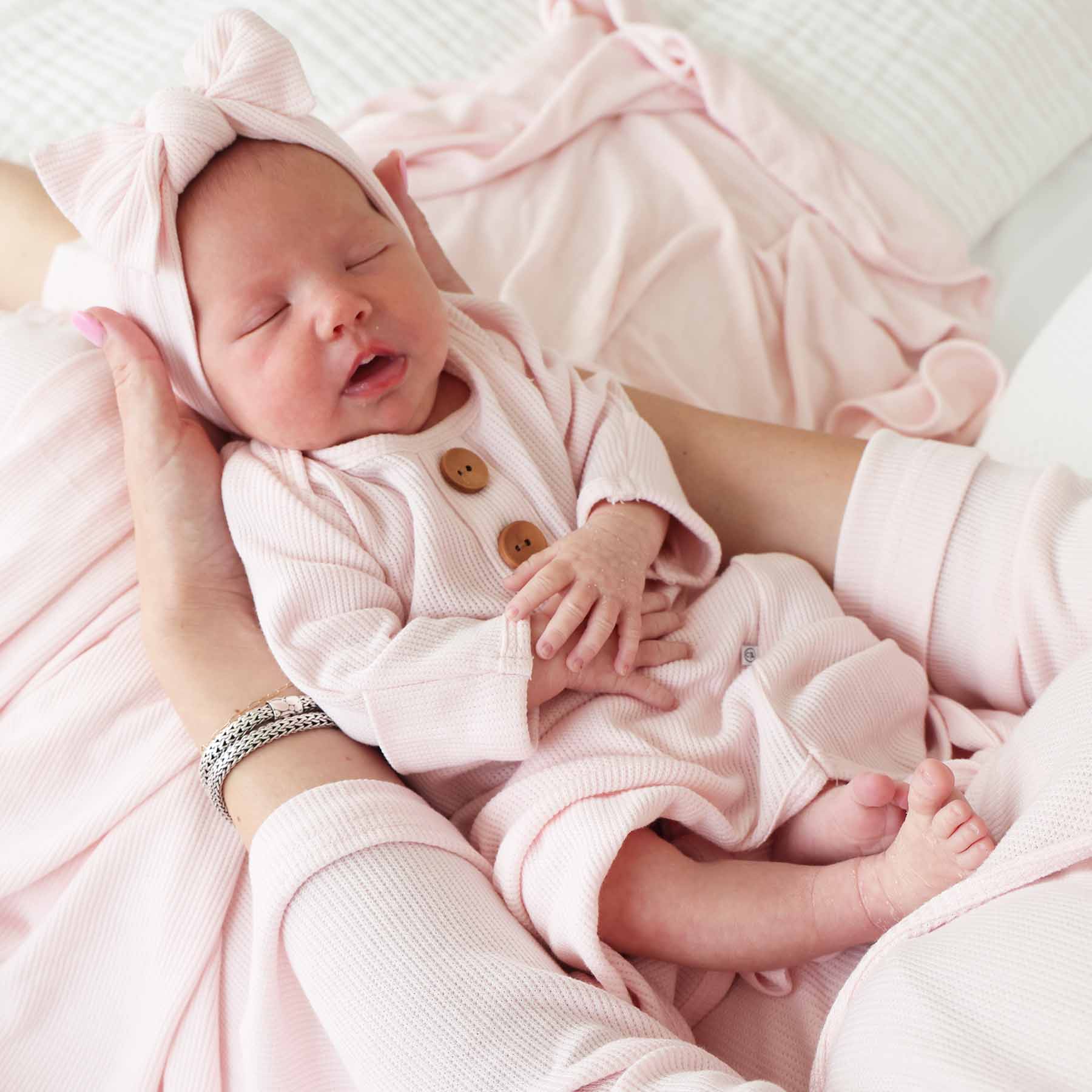  Pearl Pink Bamboo Waffle Newborn Baby Knot Gown & Hat Set、mySite、layawaytickets