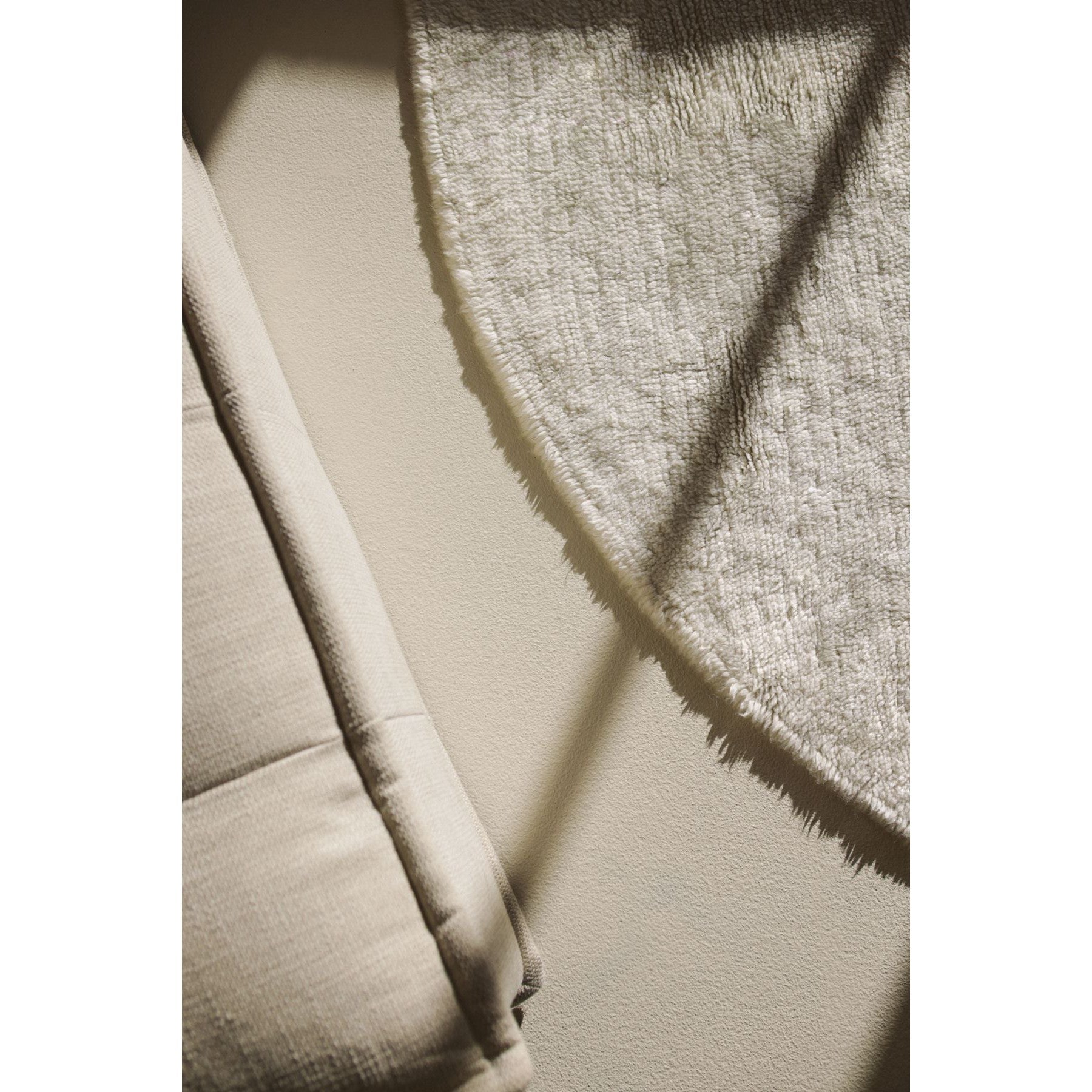 Silhouette Round Natural Woolable Rug、mySite、gigharbornorthrealestate