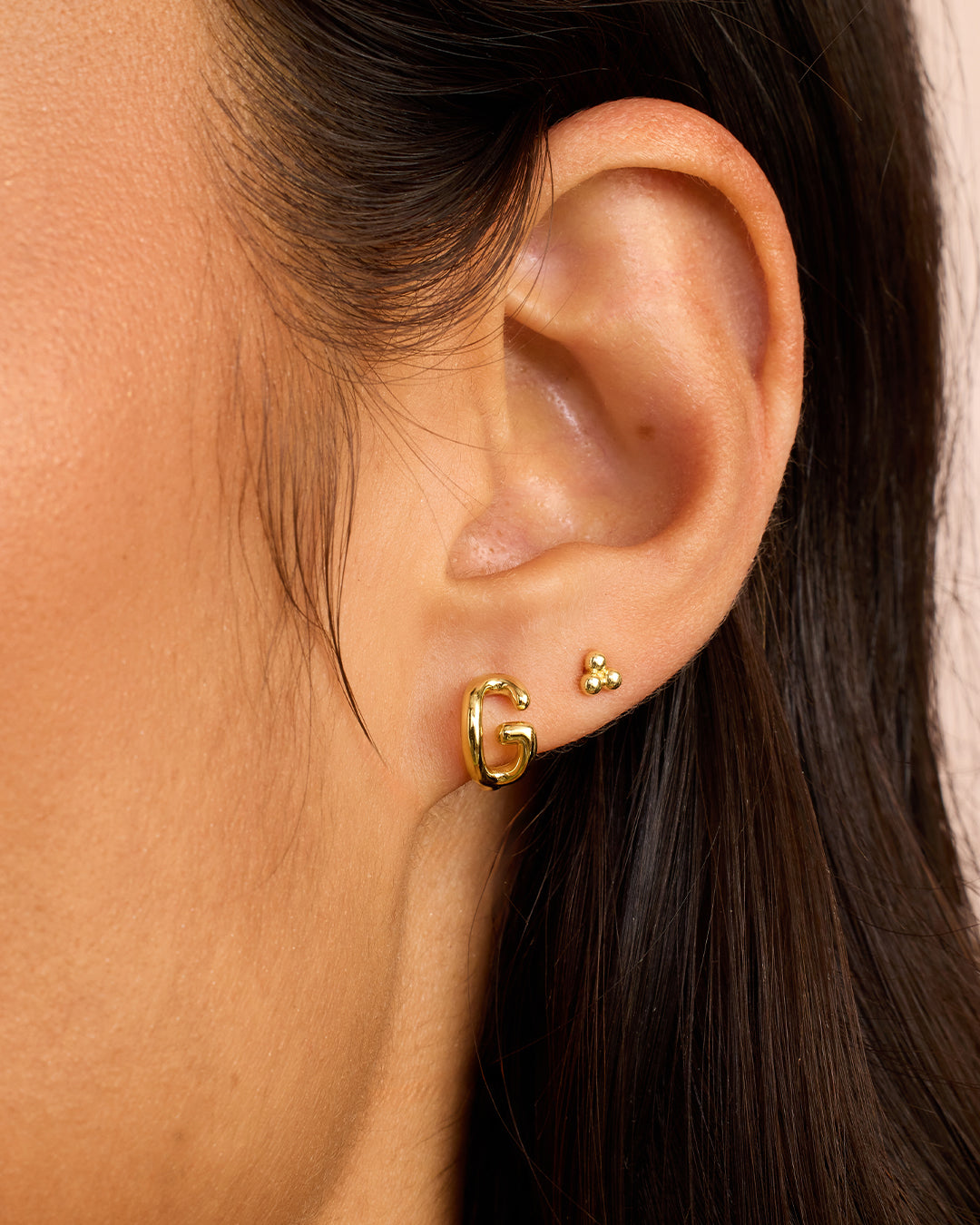 Alphabet Single Huggie、mySite、hinf8tx79