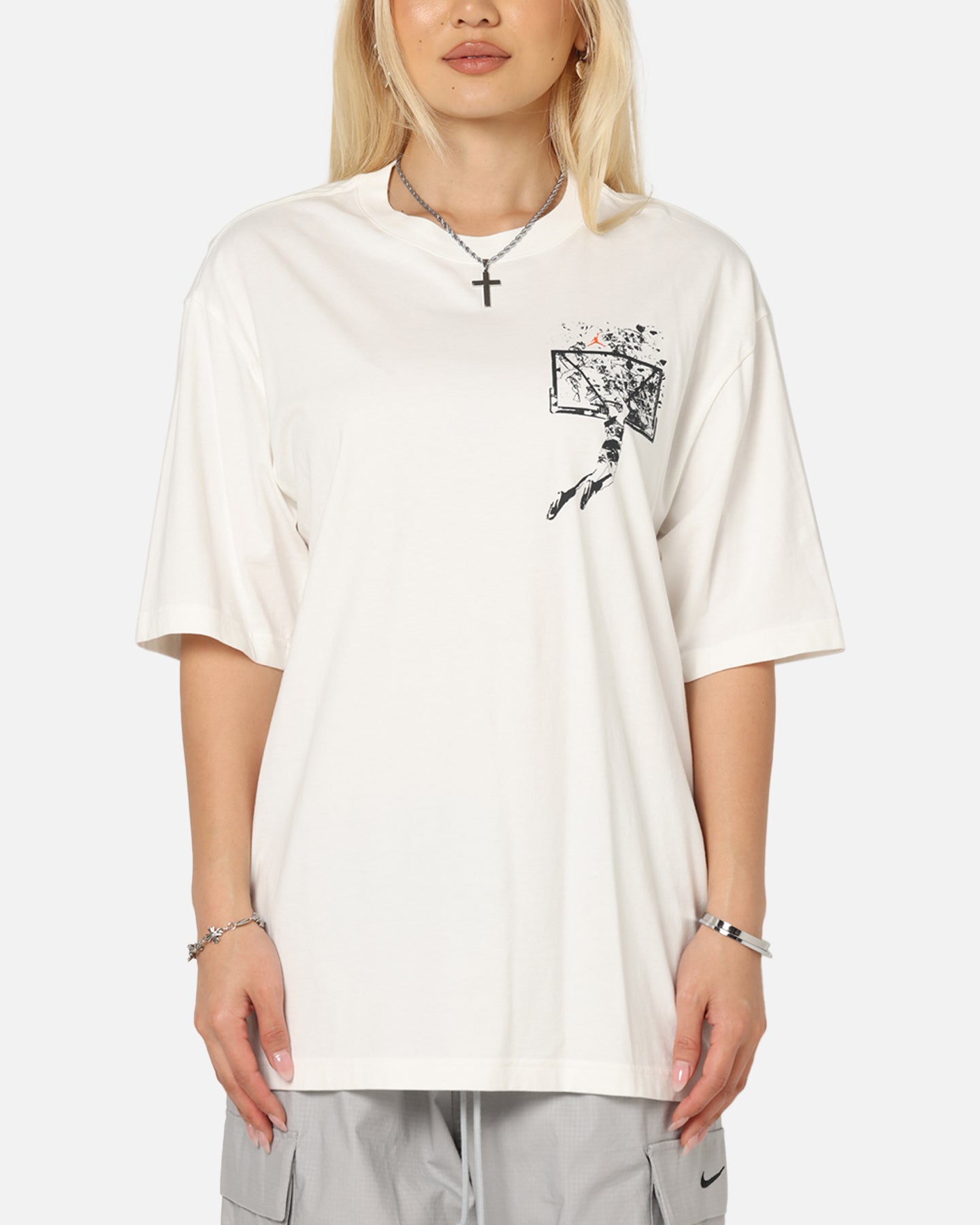 Jordan Brooklyn Shattered Back Board Oversized Graphic T-Shirt Sail、mySite、zt4zffjzw