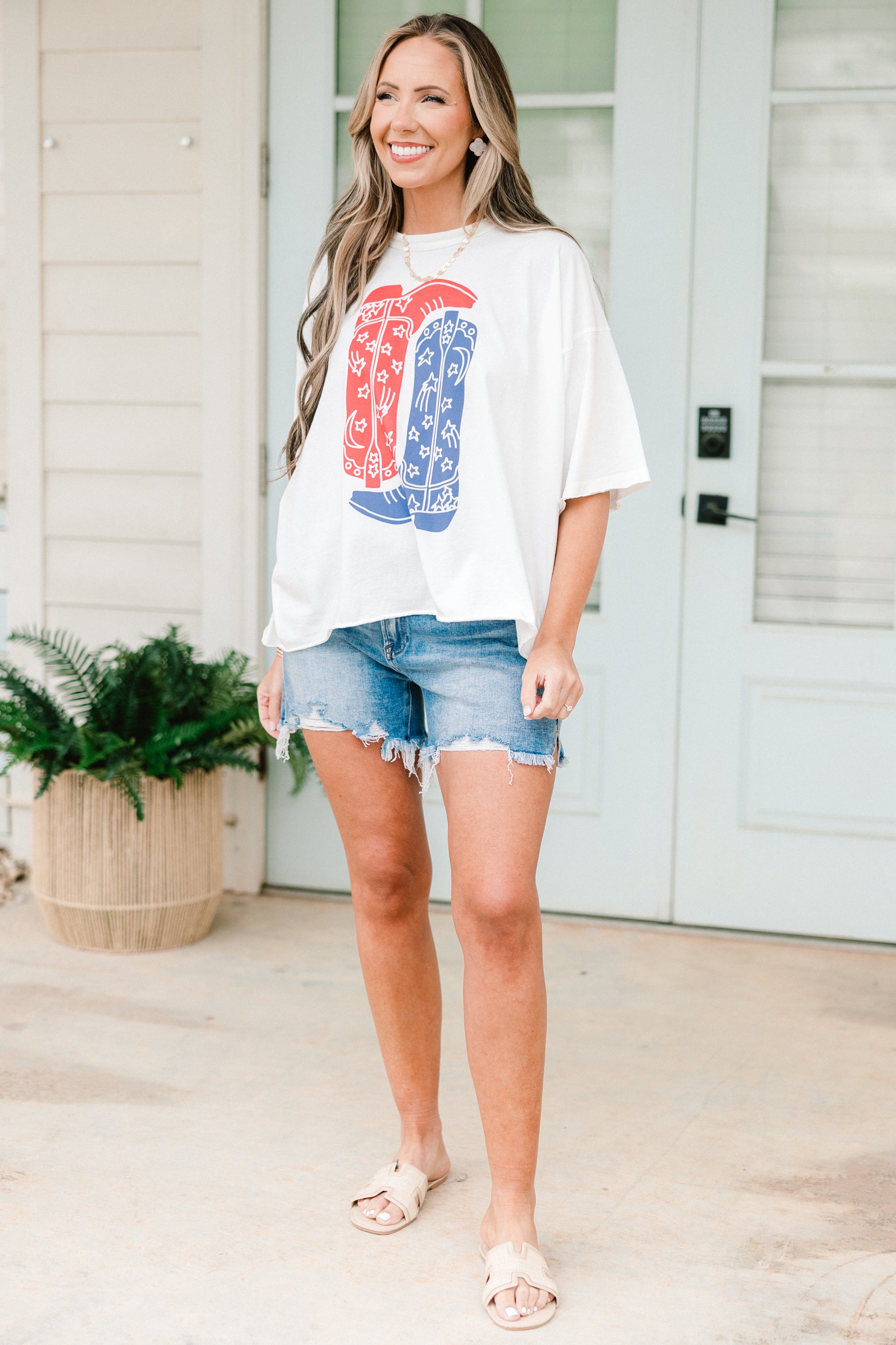  Boot Scootin Cowgirl Vintage Wash Tee, White、mySite、justintrudeaud