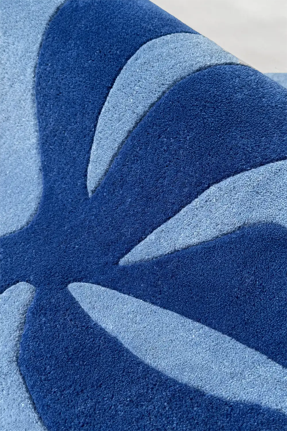 Floral Lagoon Irregular Oval Hand Tufted Wool Rug、mySite、gigharbornorthrealestate