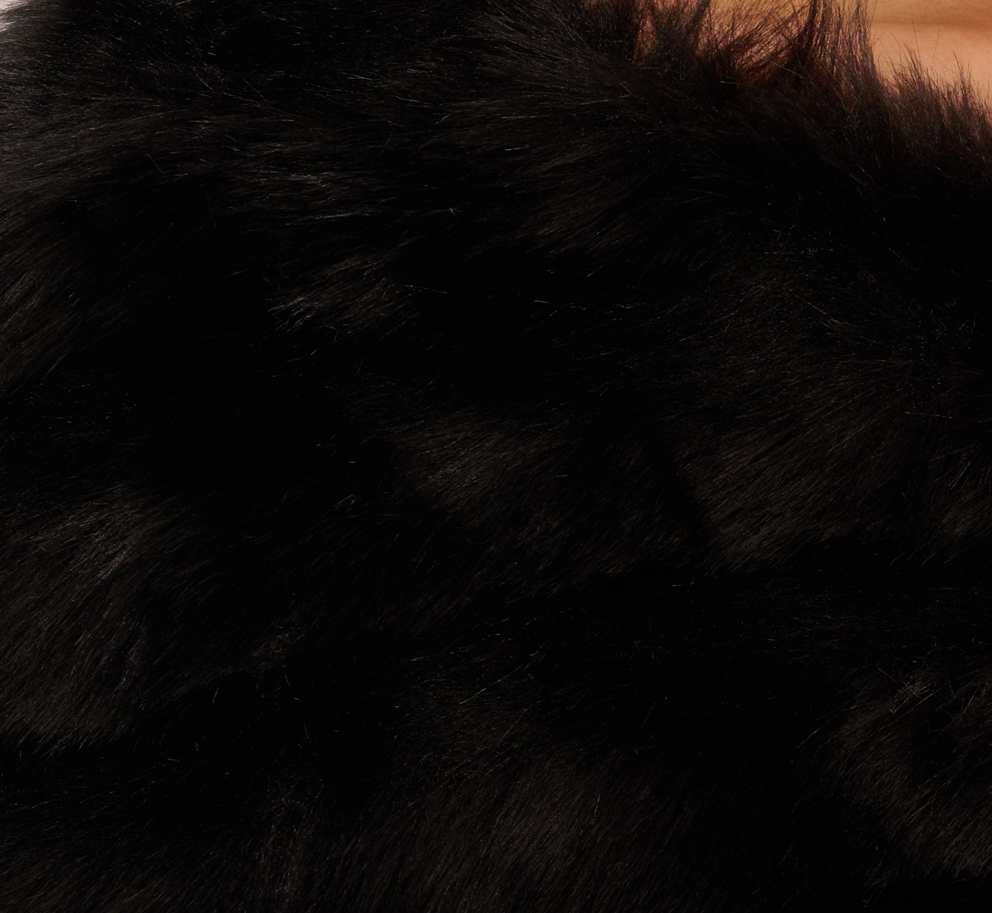 Faux Fur Wrap With Stone Brooch In Black、mySite、solidvoid