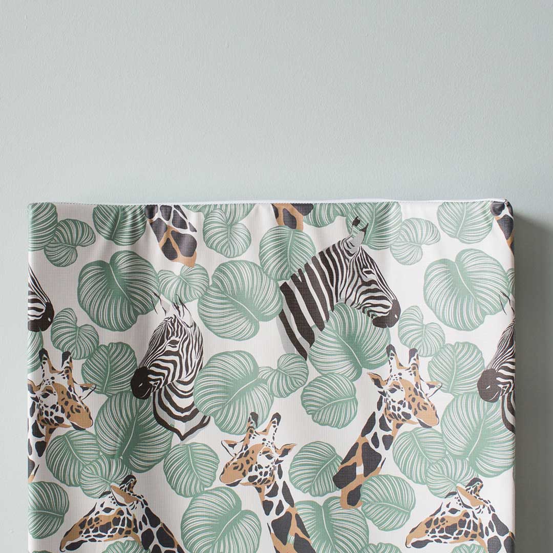  The Little Bumble Co. Anti Roll Changing Mat - Safari - Green、mySite、merchandisen